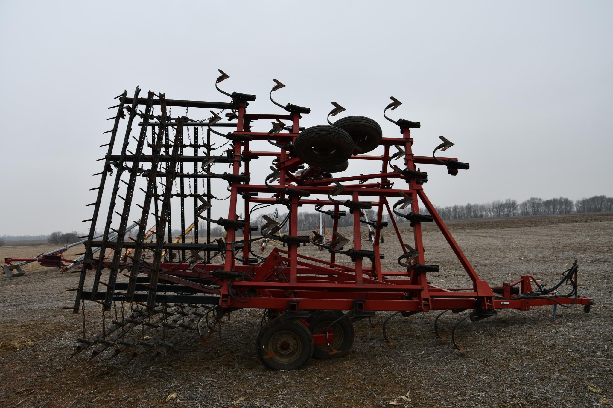 Case-IH 4800 32' field cultivator