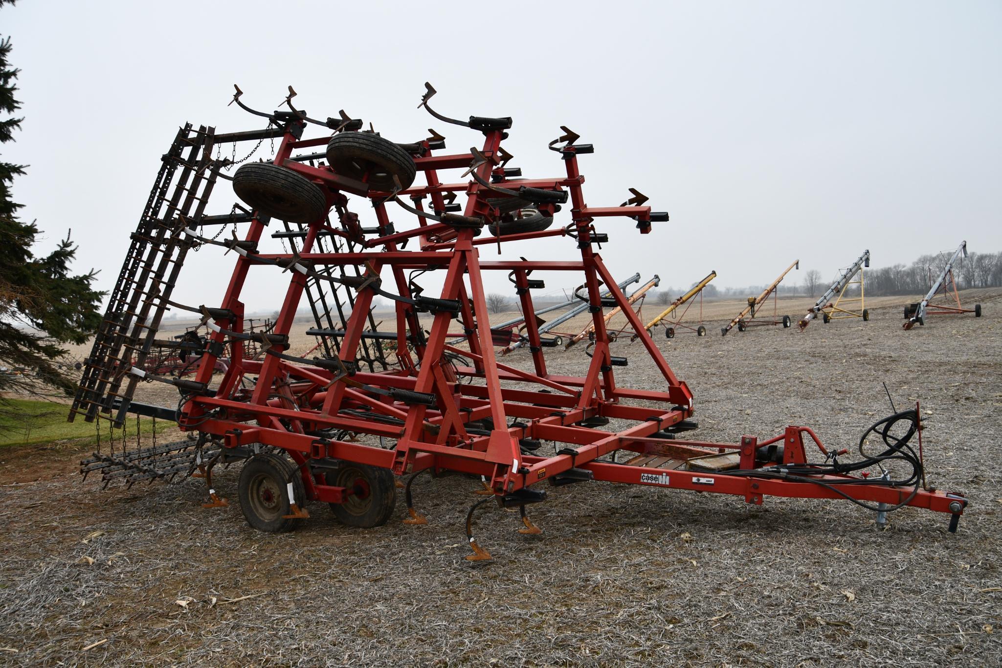 Case-IH 4800 32' field cultivator