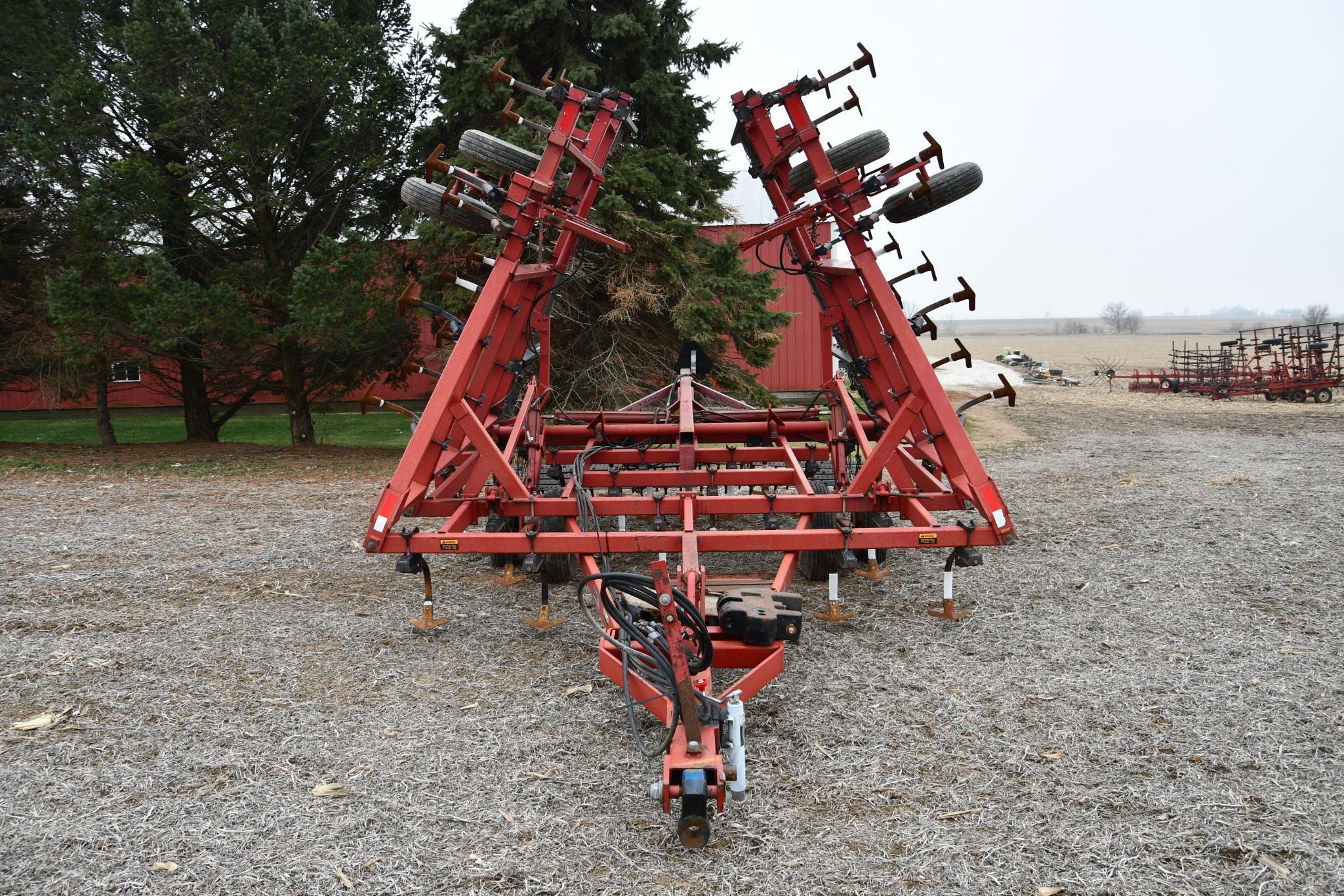 Case-IH 4800 32' field cultivator