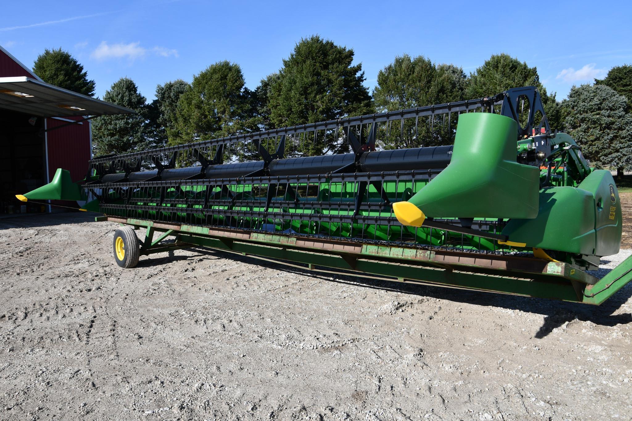2009 John Deere 630F 30' HydraFlex platform
