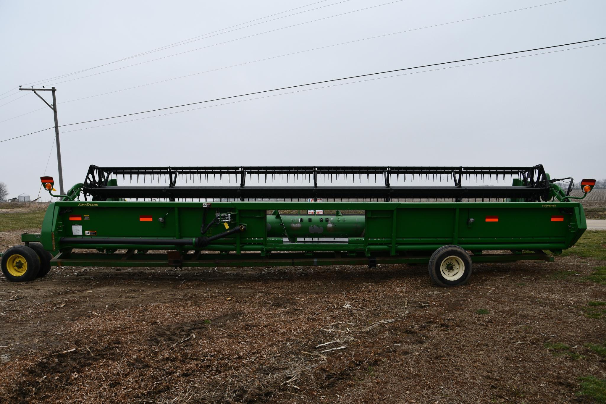 2009 John Deere 630F 30' HydraFlex platform