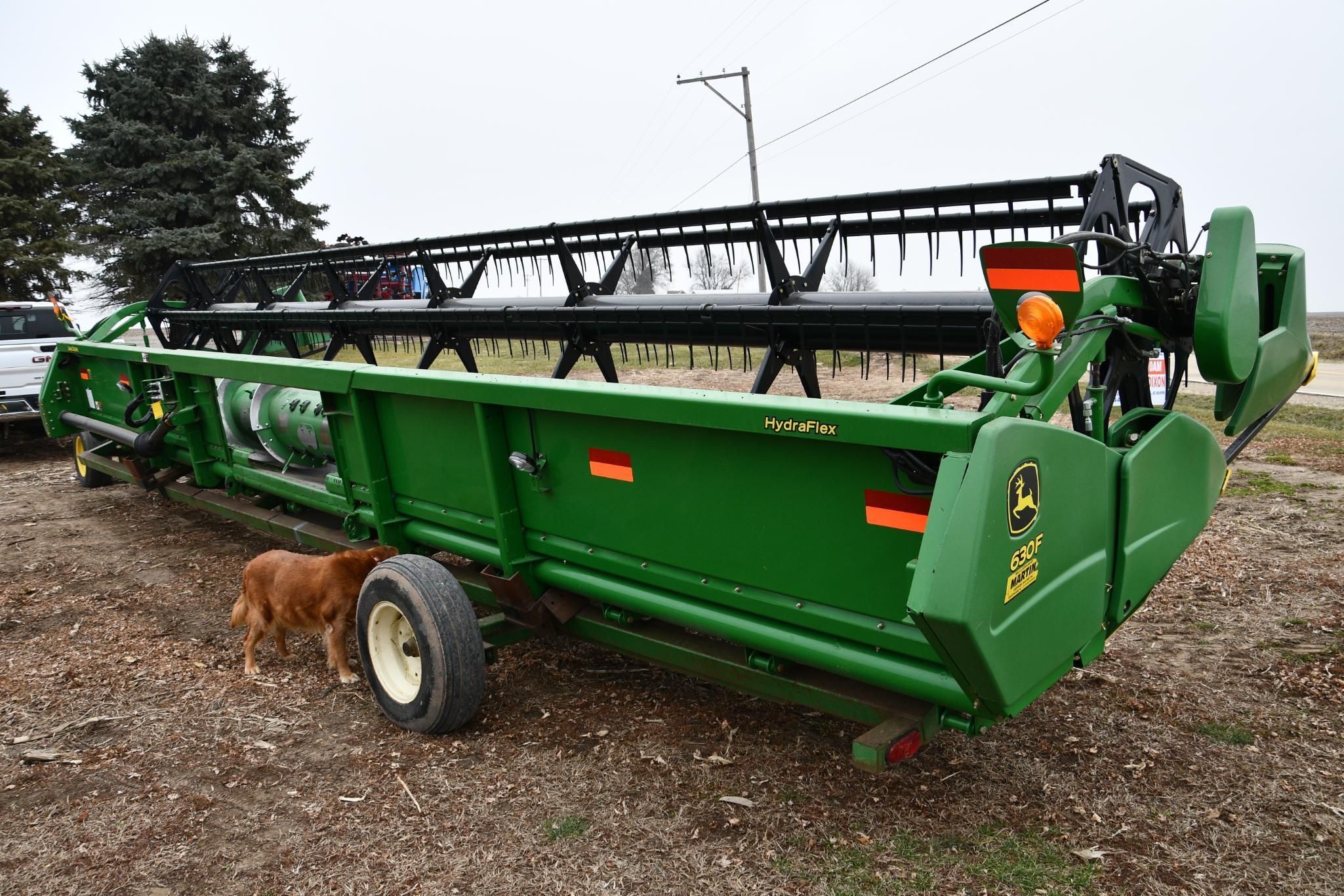 2009 John Deere 630F 30' HydraFlex platform