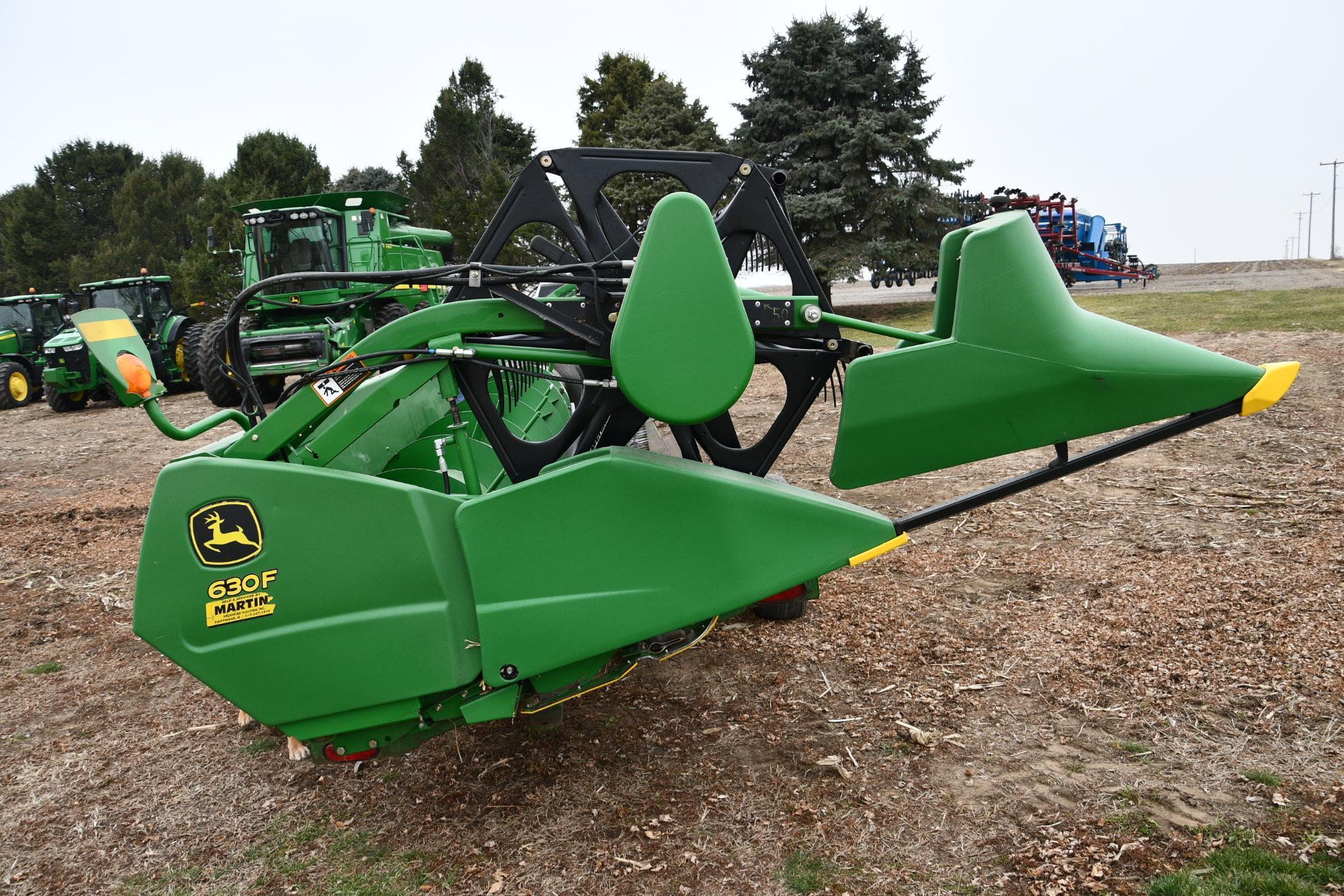 2009 John Deere 630F 30' HydraFlex platform