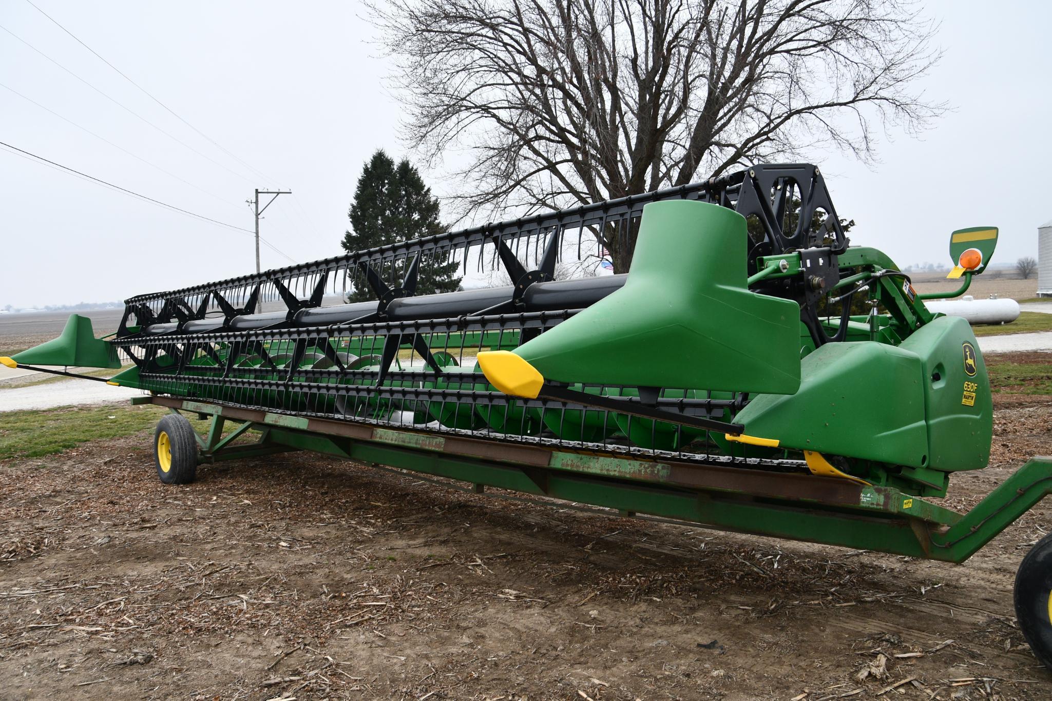 2009 John Deere 630F 30' HydraFlex platform