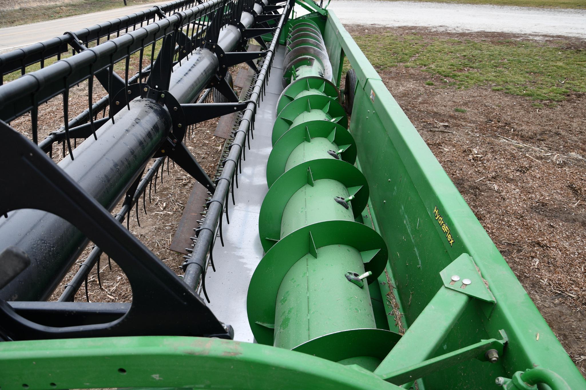 2009 John Deere 630F 30' HydraFlex platform