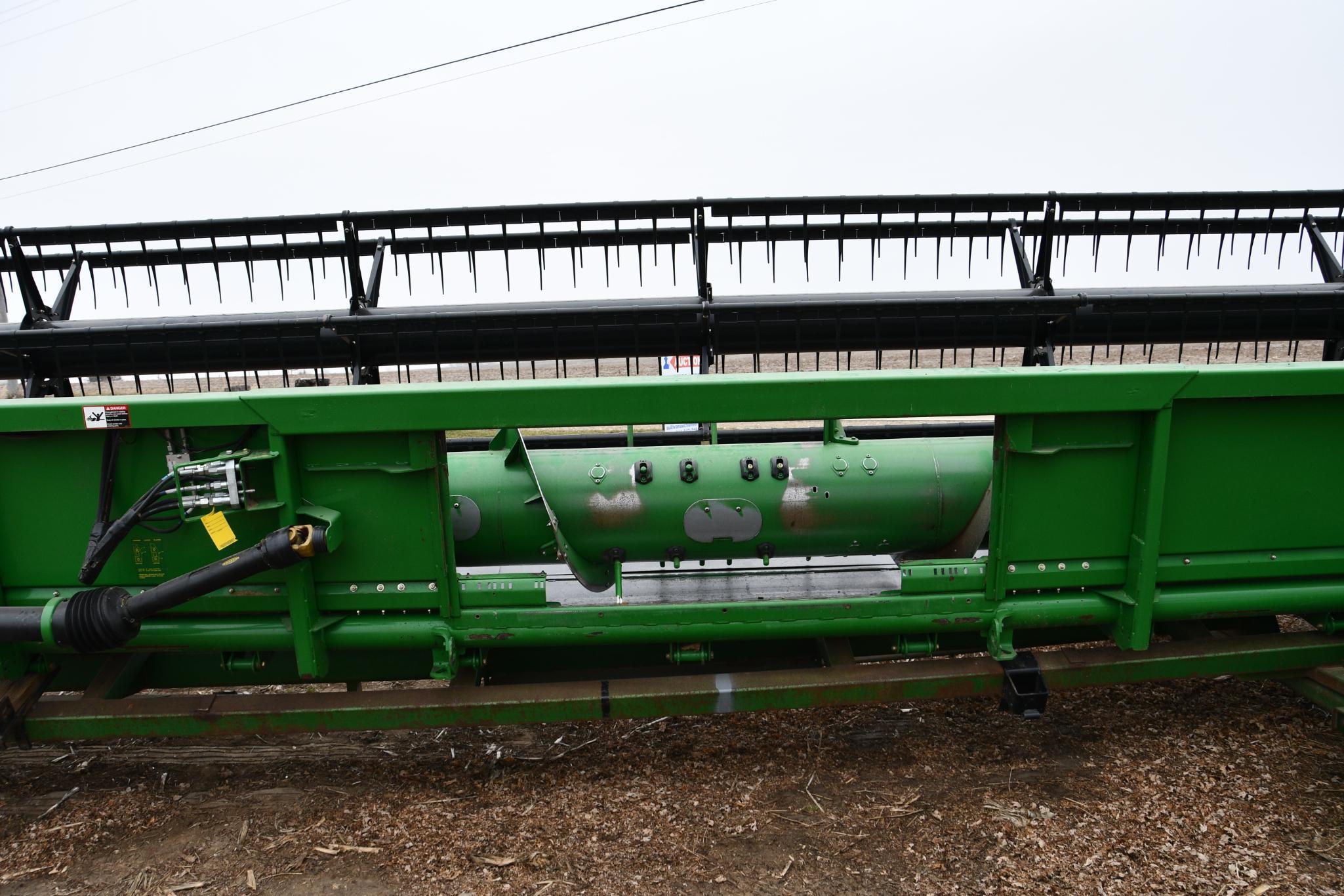 2009 John Deere 630F 30' HydraFlex platform