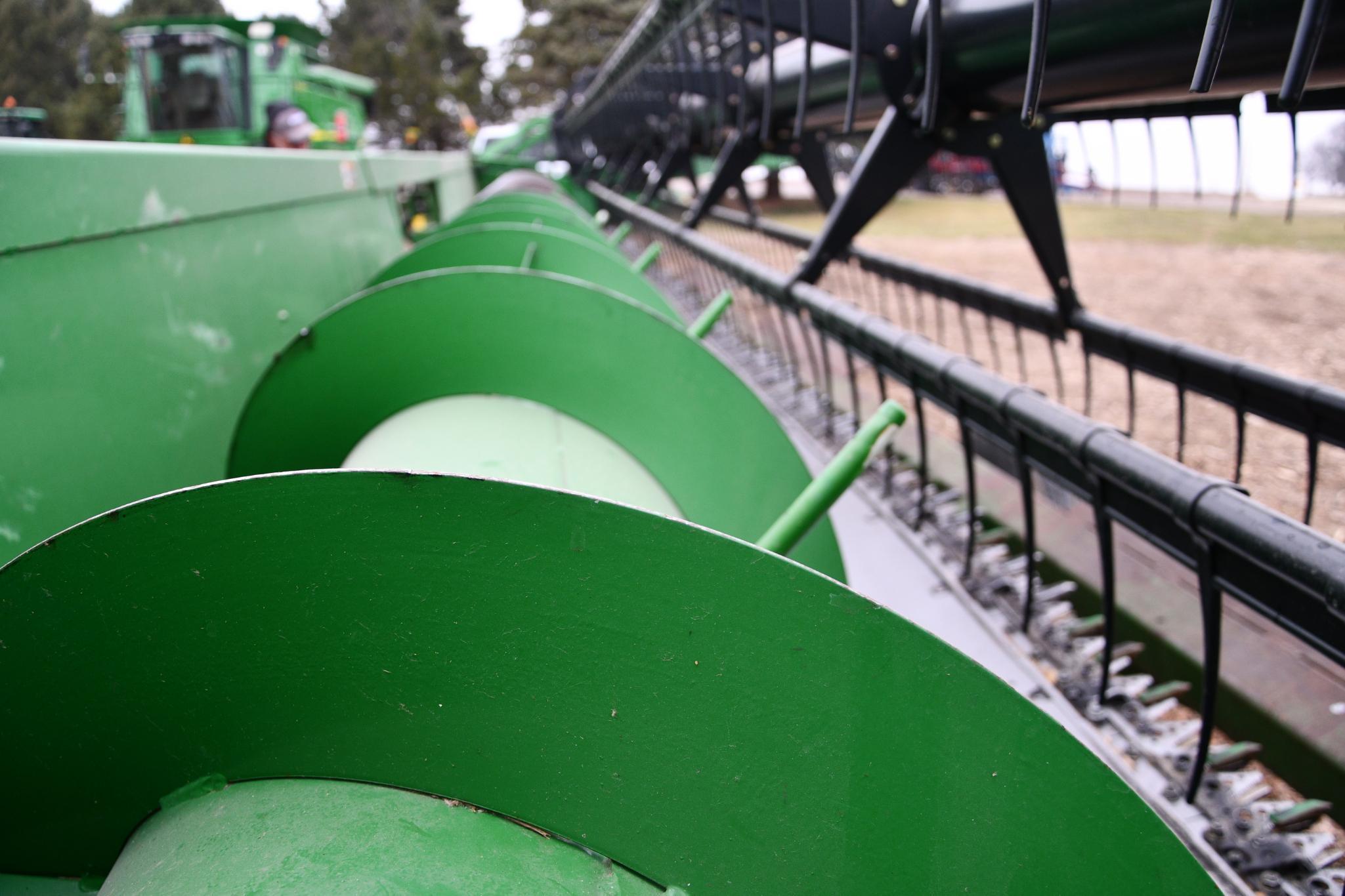 2009 John Deere 630F 30' HydraFlex platform