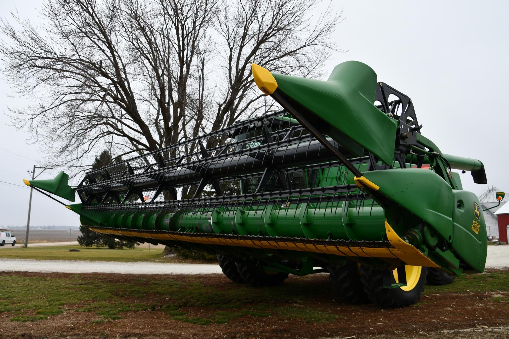 2009 John Deere 630F 30' HydraFlex platform