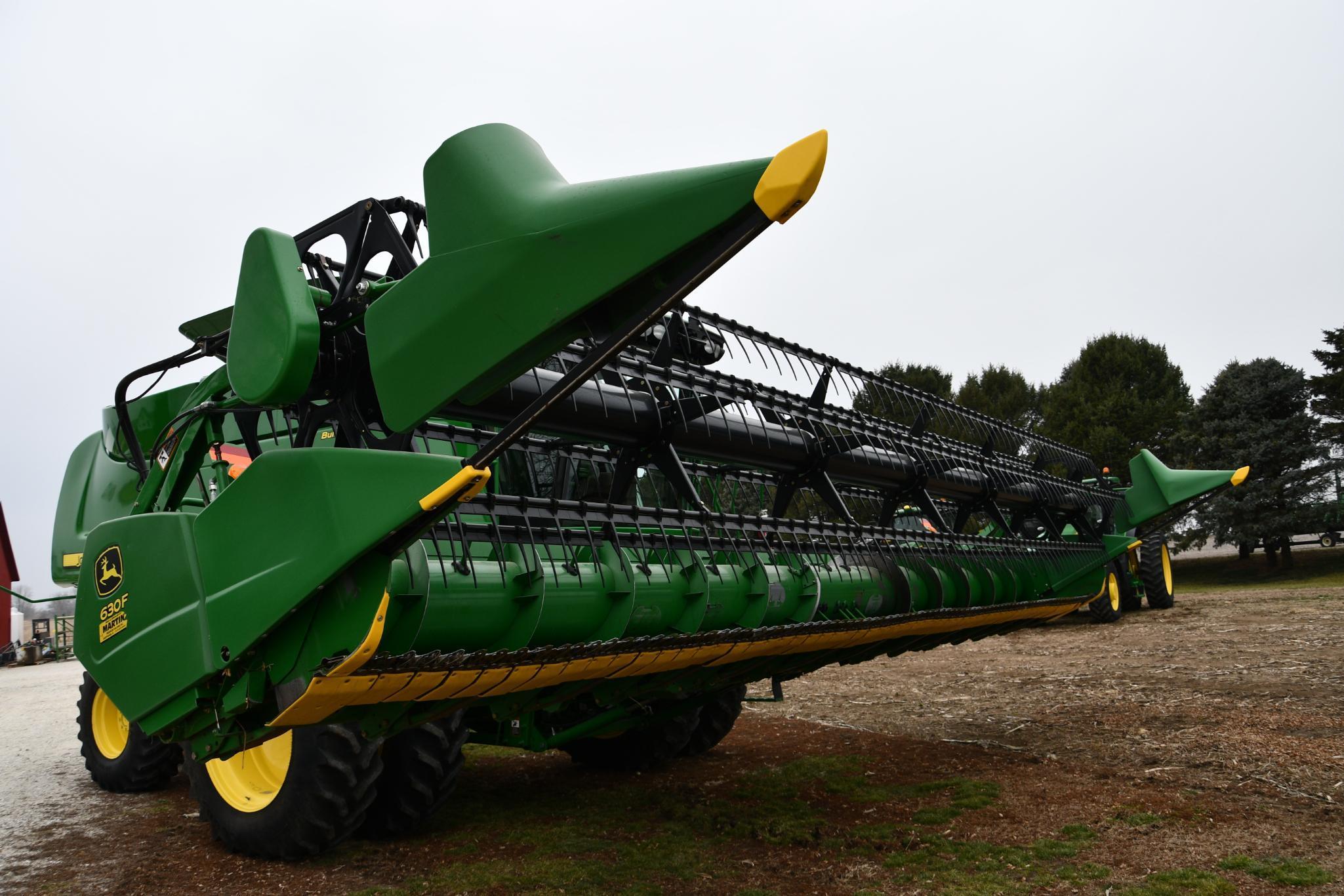 2009 John Deere 630F 30' HydraFlex platform
