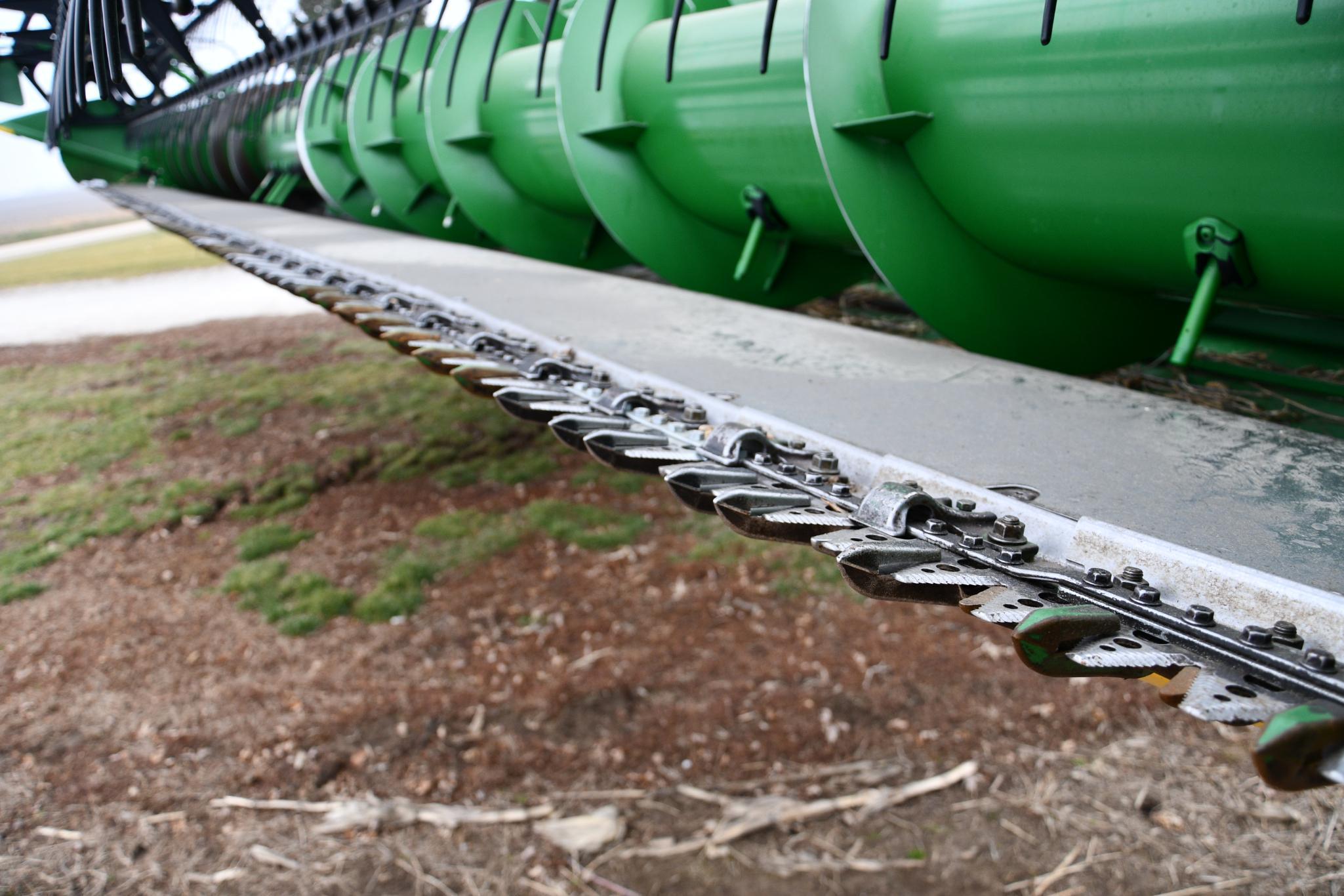 2009 John Deere 630F 30' HydraFlex platform