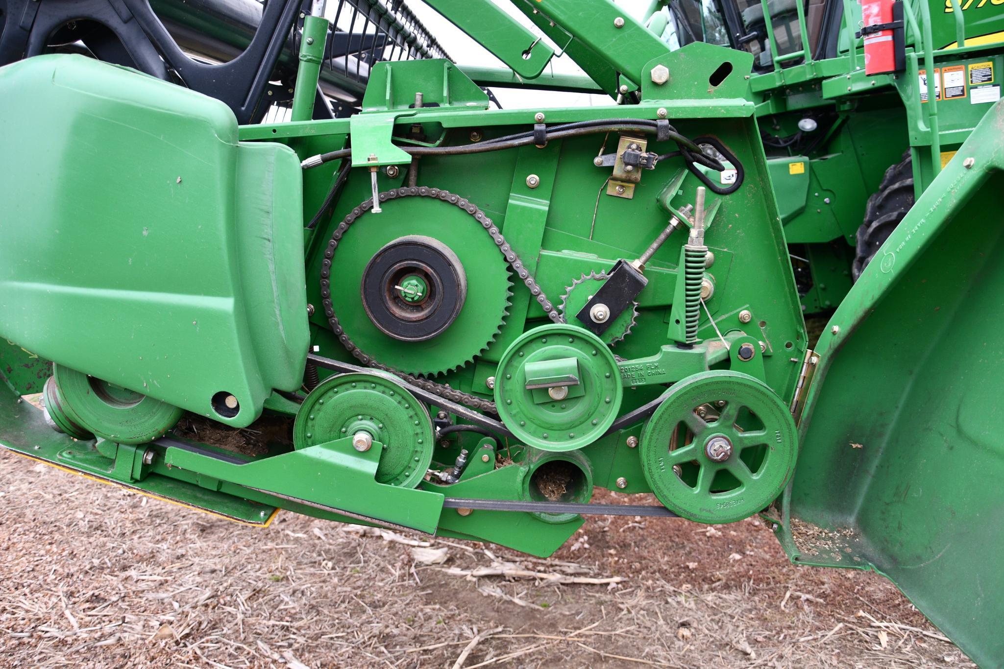 2009 John Deere 630F 30' HydraFlex platform