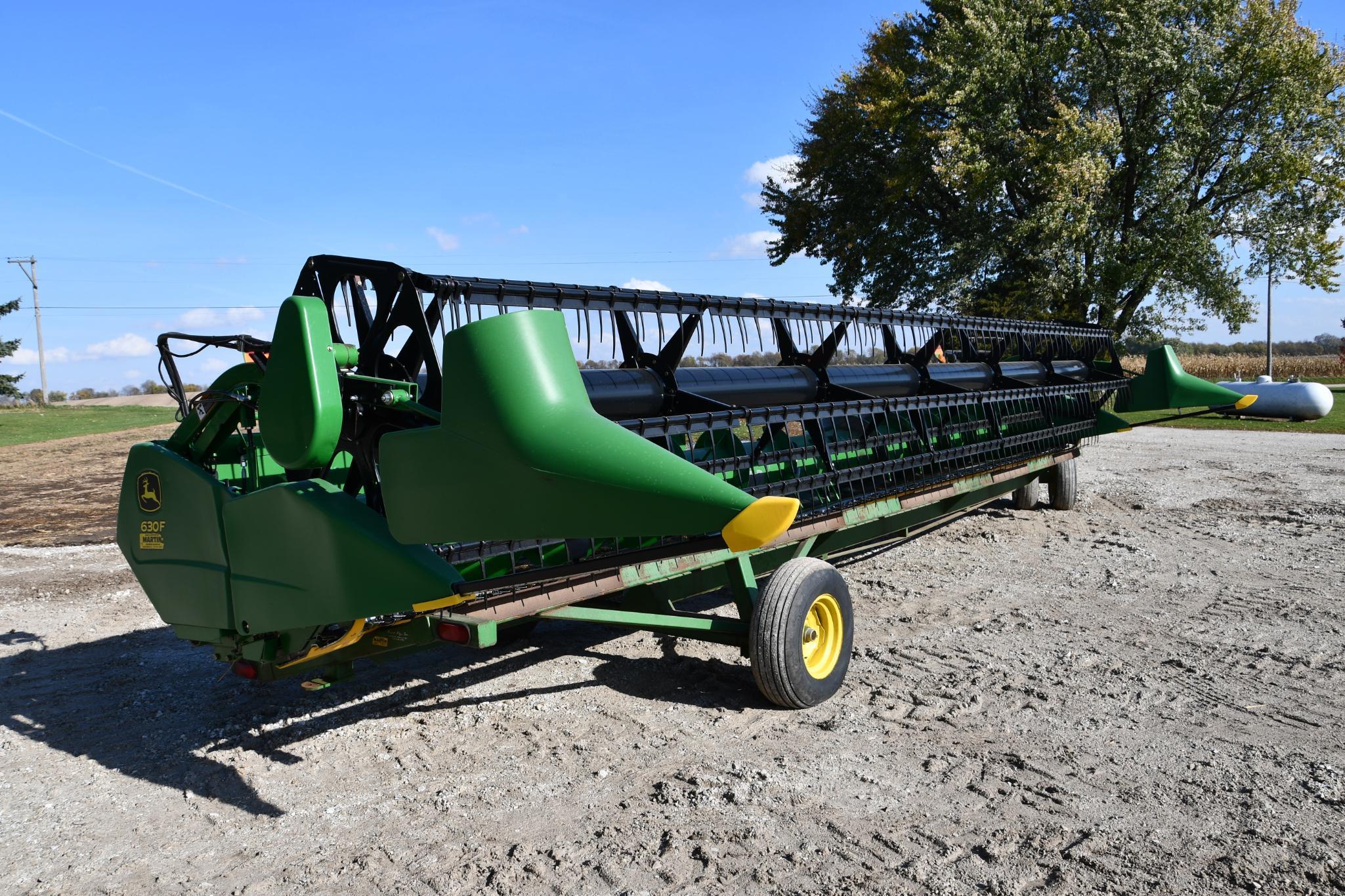 2009 John Deere 630F 30' HydraFlex platform