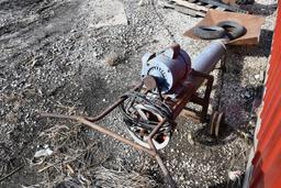 Short transfer auger with hopper