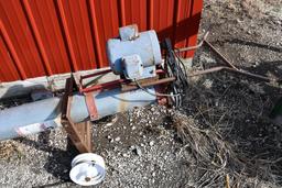 Short transfer auger with hopper