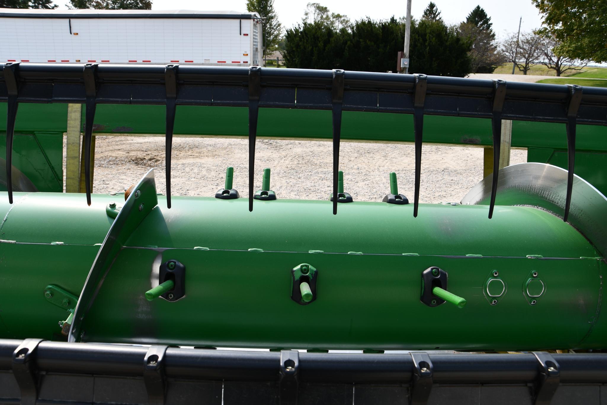 2012 John Deere 625F 25' HydraFlex platform