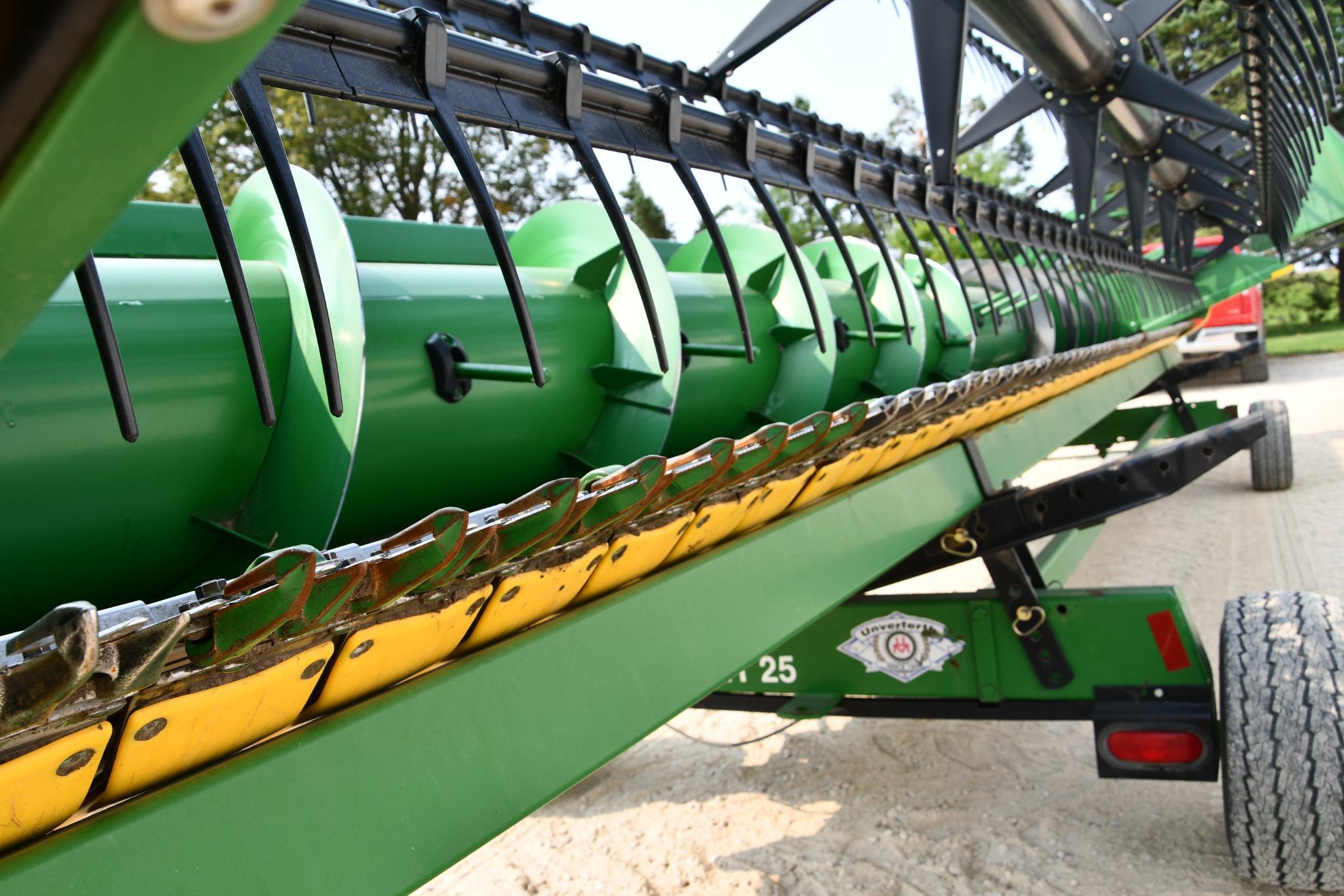 2012 John Deere 625F 25' HydraFlex platform