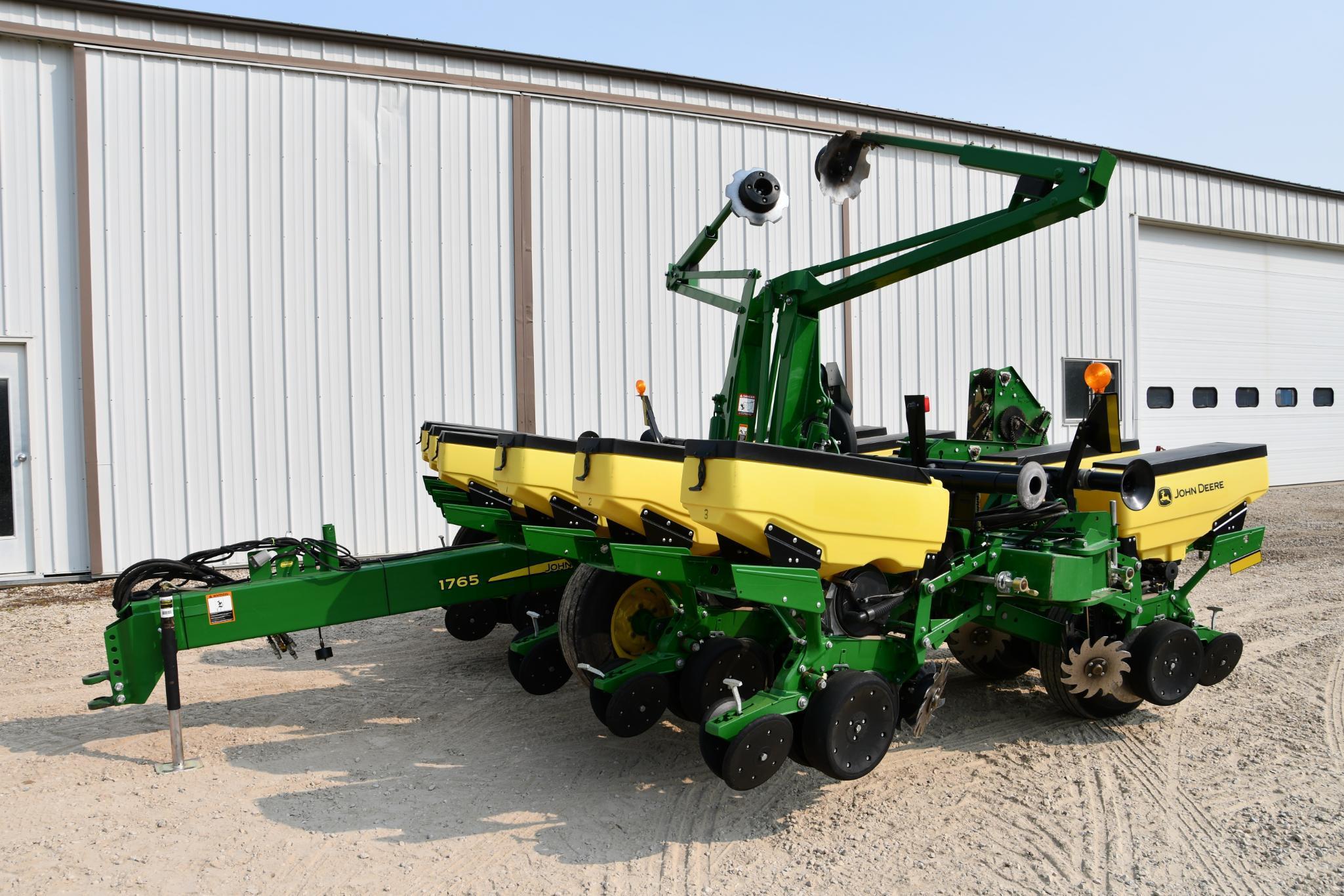 2015 John Deere 1765 1765 12 row 30" planter