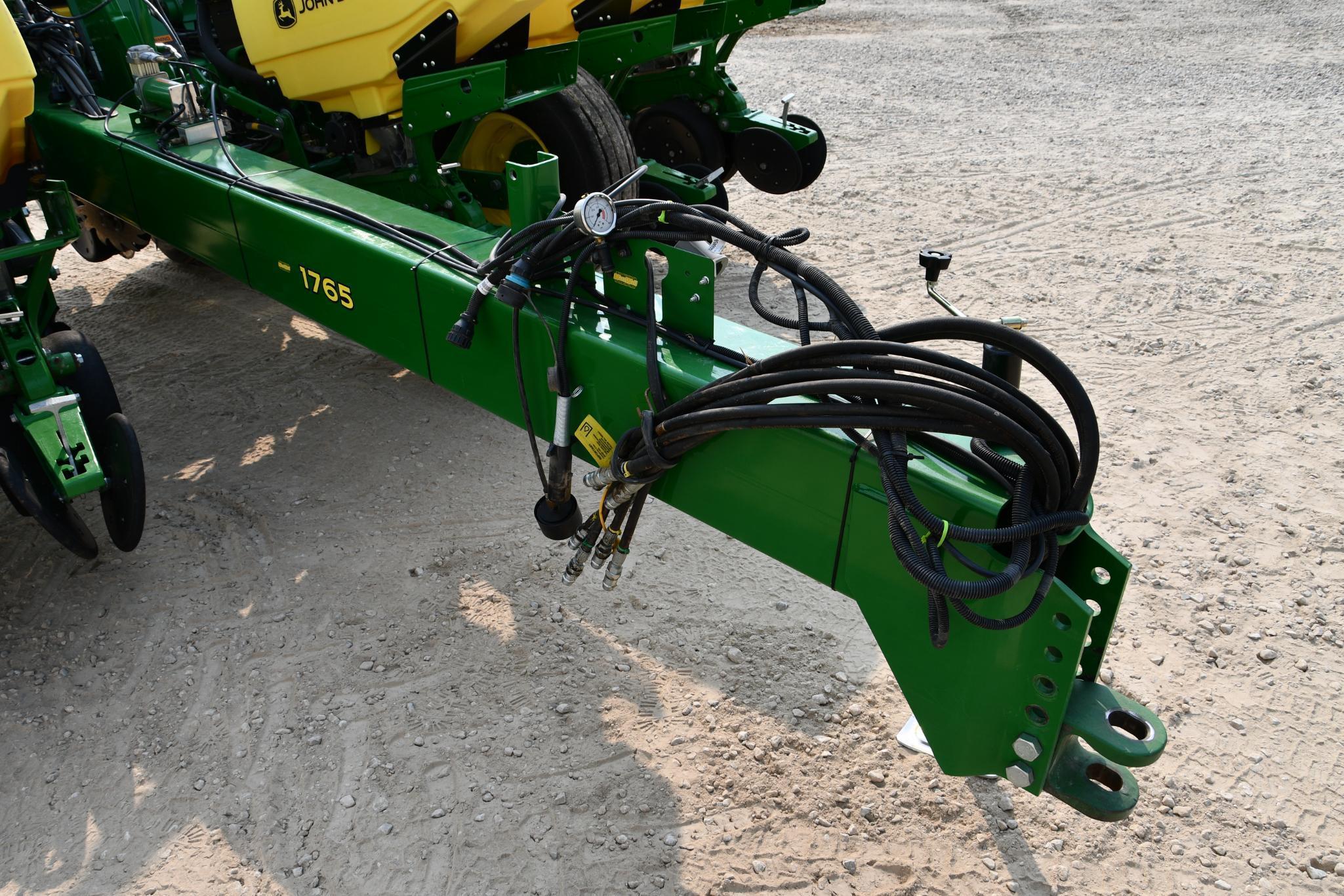 2015 John Deere 1765 1765 12 row 30" planter
