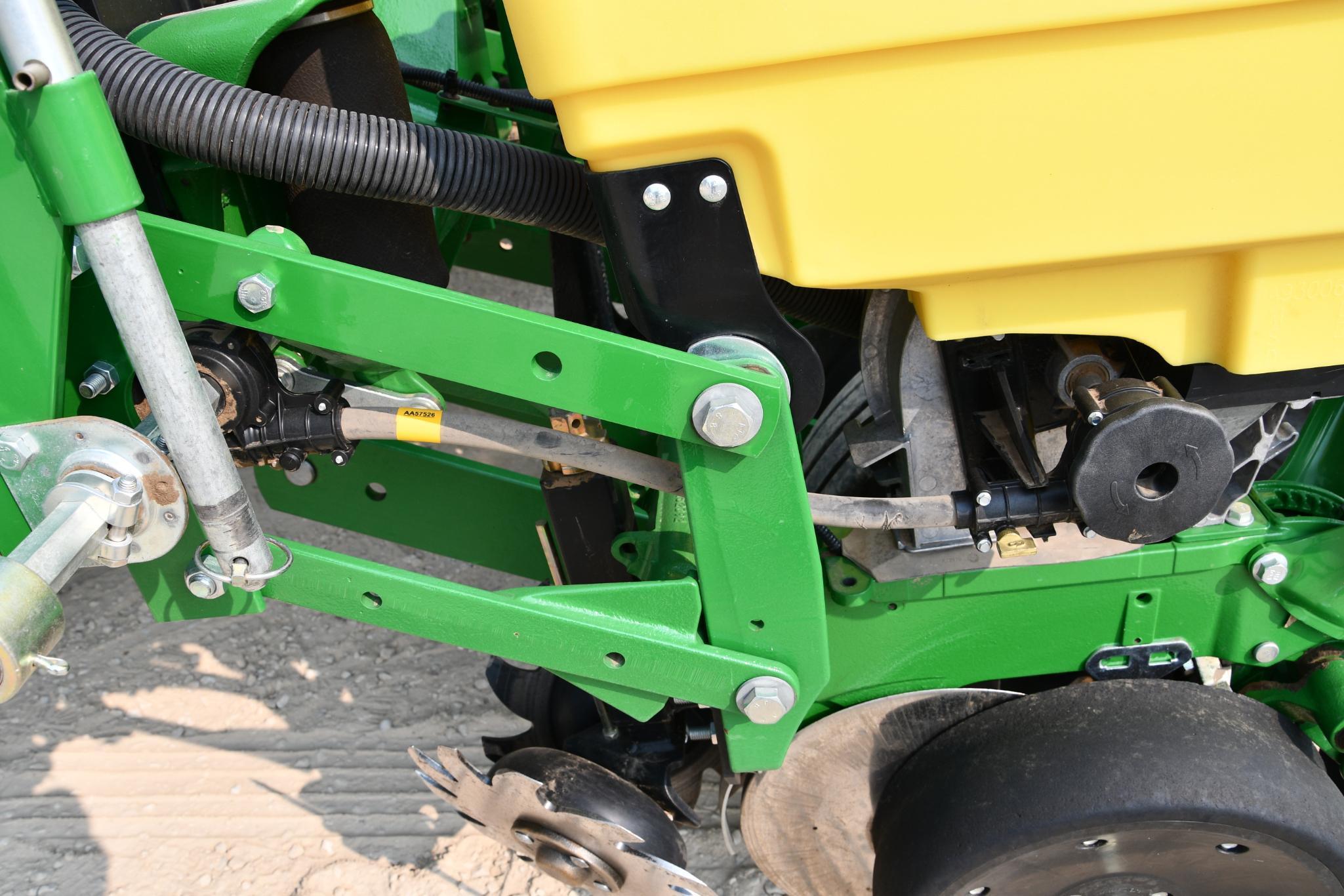 2015 John Deere 1765 1765 12 row 30" planter