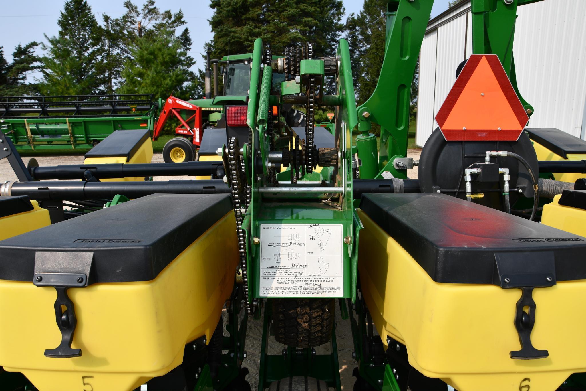 2015 John Deere 1765 1765 12 row 30" planter