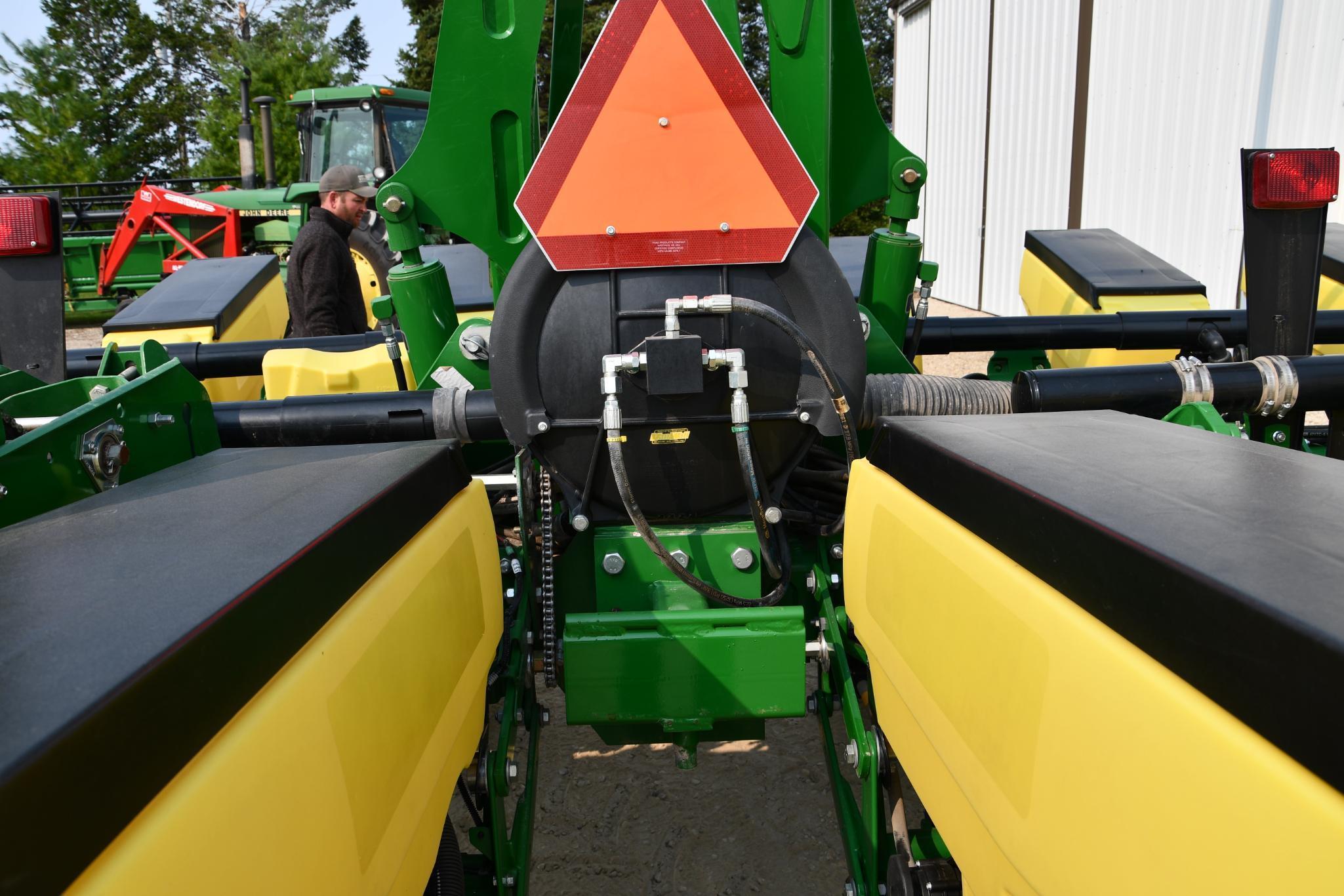 2015 John Deere 1765 1765 12 row 30" planter