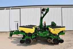 2015 John Deere 1765 1765 12 row 30" planter