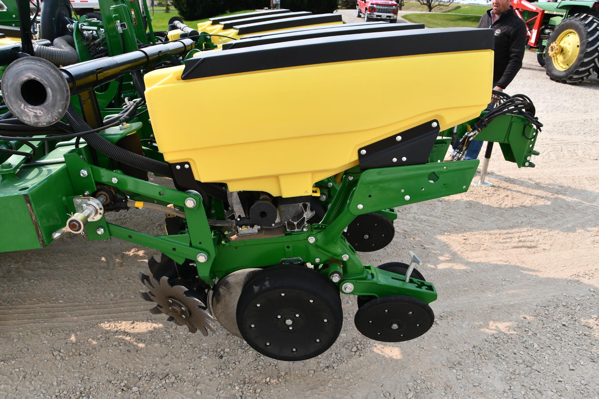 2015 John Deere 1765 1765 12 row 30" planter