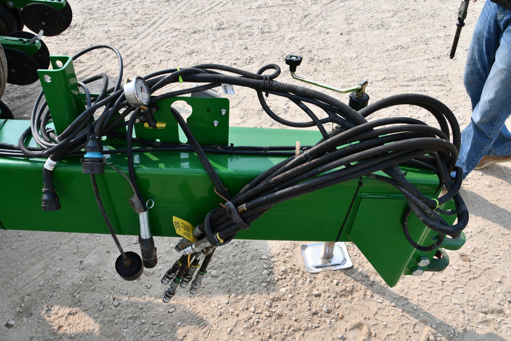 2015 John Deere 1765 1765 12 row 30" planter