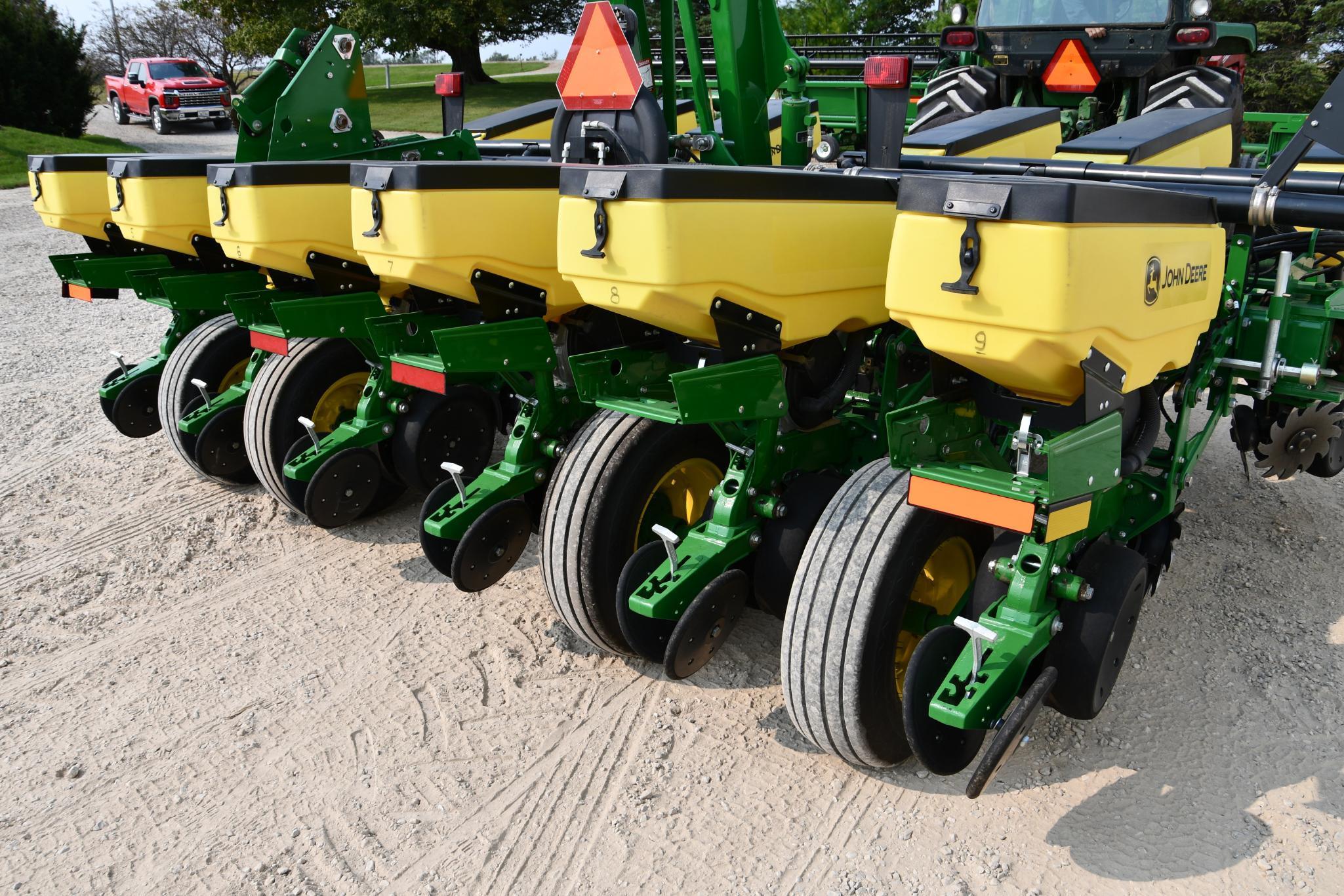 2015 John Deere 1765 1765 12 row 30" planter