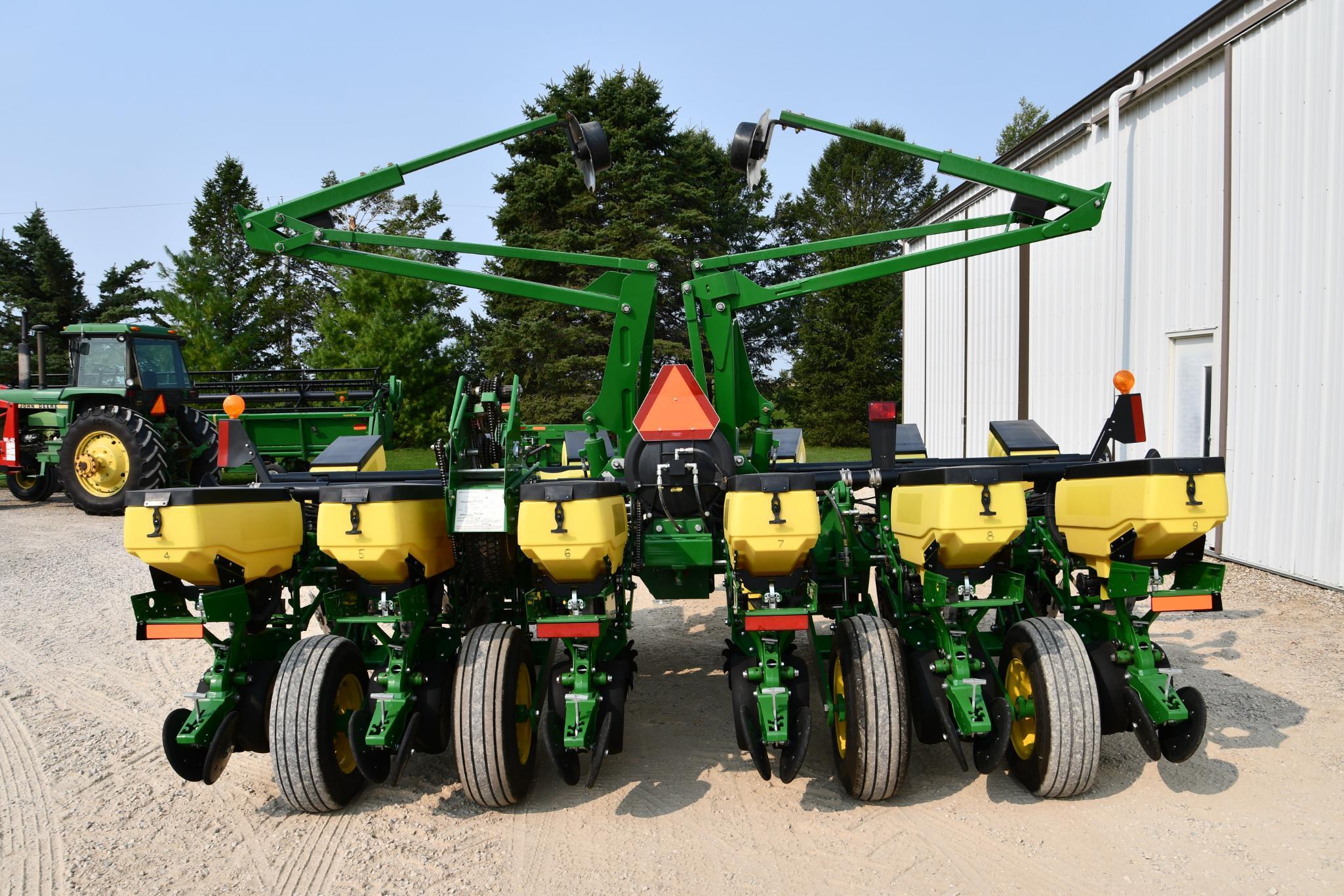 2015 John Deere 1765 1765 12 row 30" planter