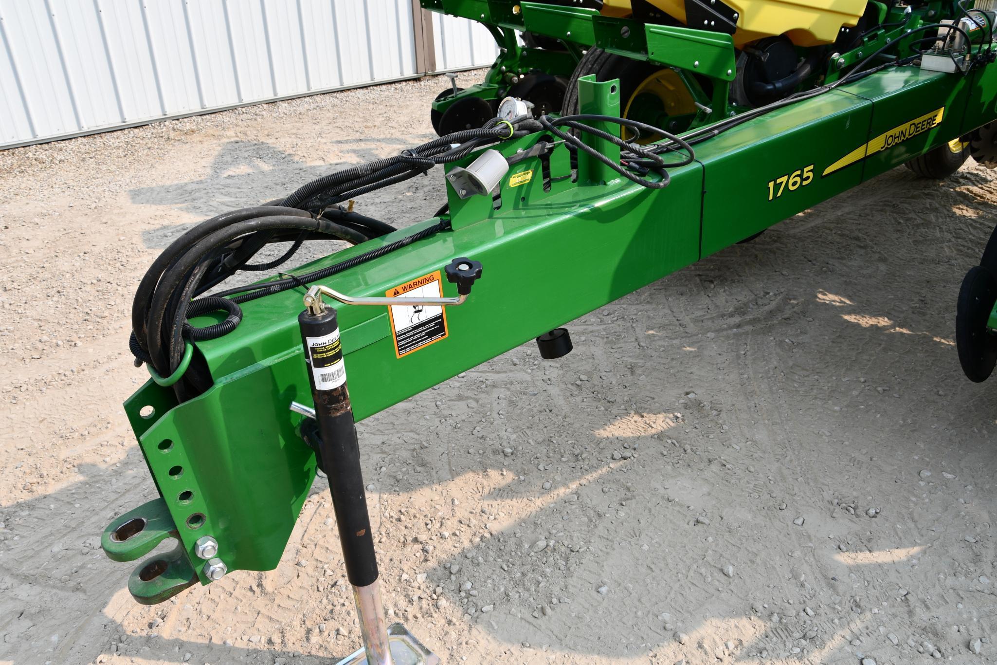 2015 John Deere 1765 1765 12 row 30" planter