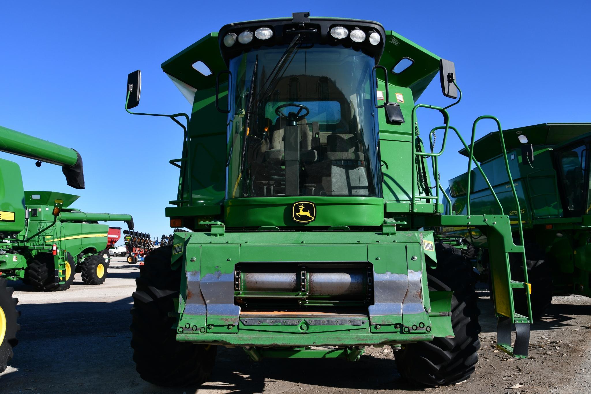 2006 John Deere 9560 STS 4wd combine