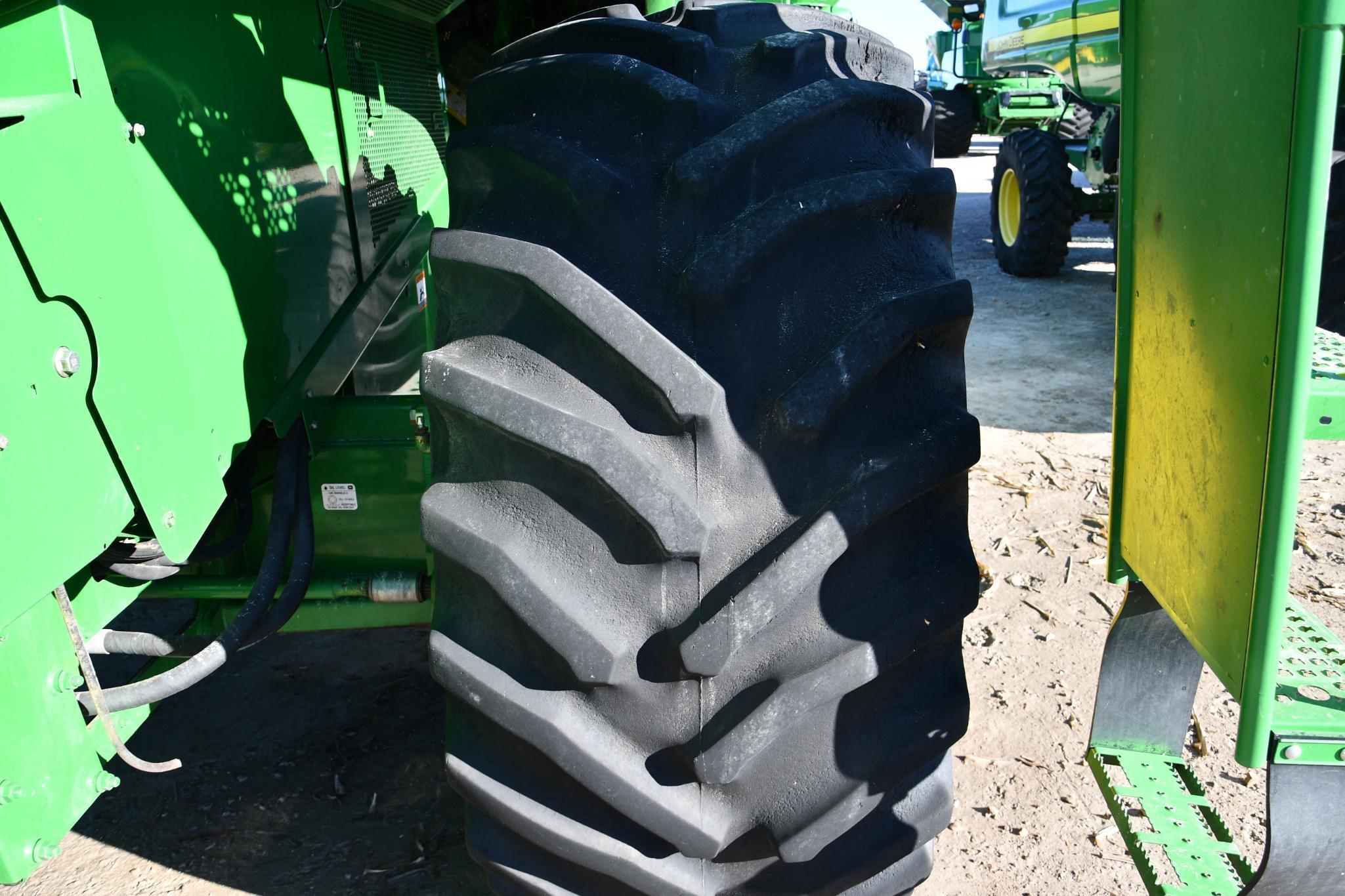 2006 John Deere 9560 STS 4wd combine