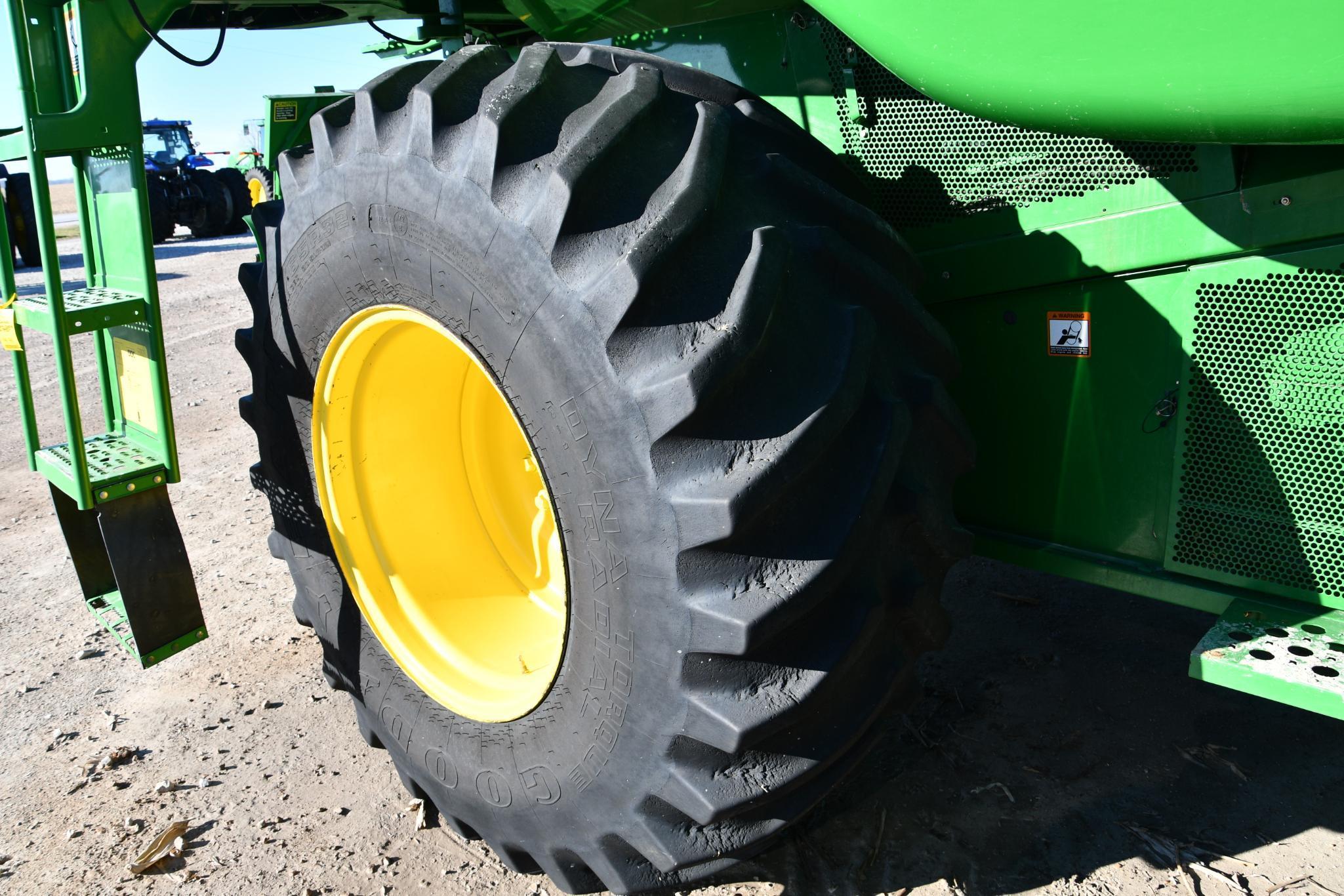 2006 John Deere 9560 STS 4wd combine