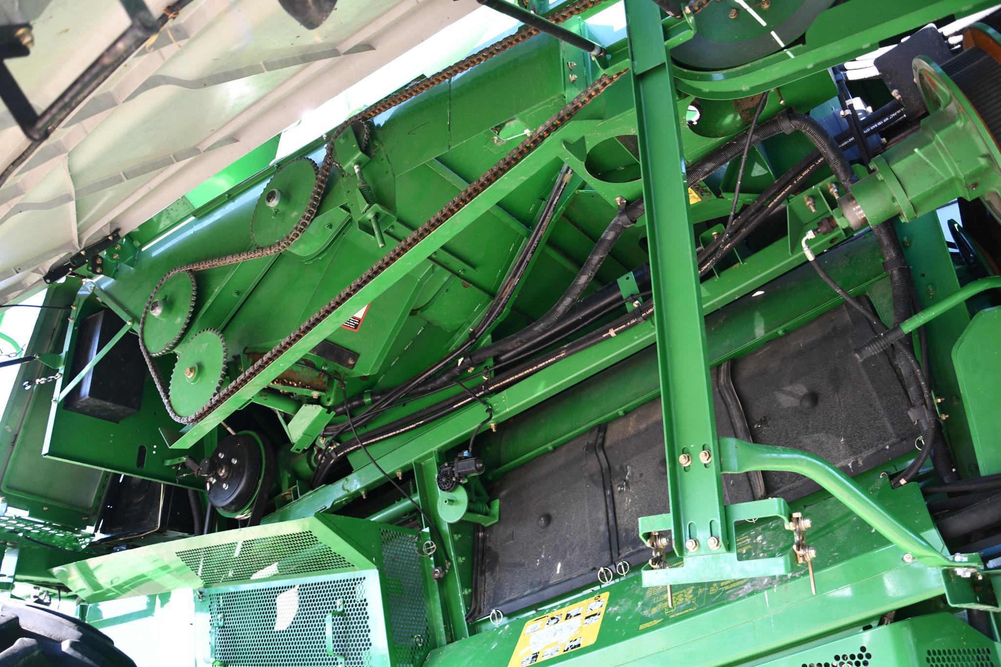2006 John Deere 9560 STS 4wd combine