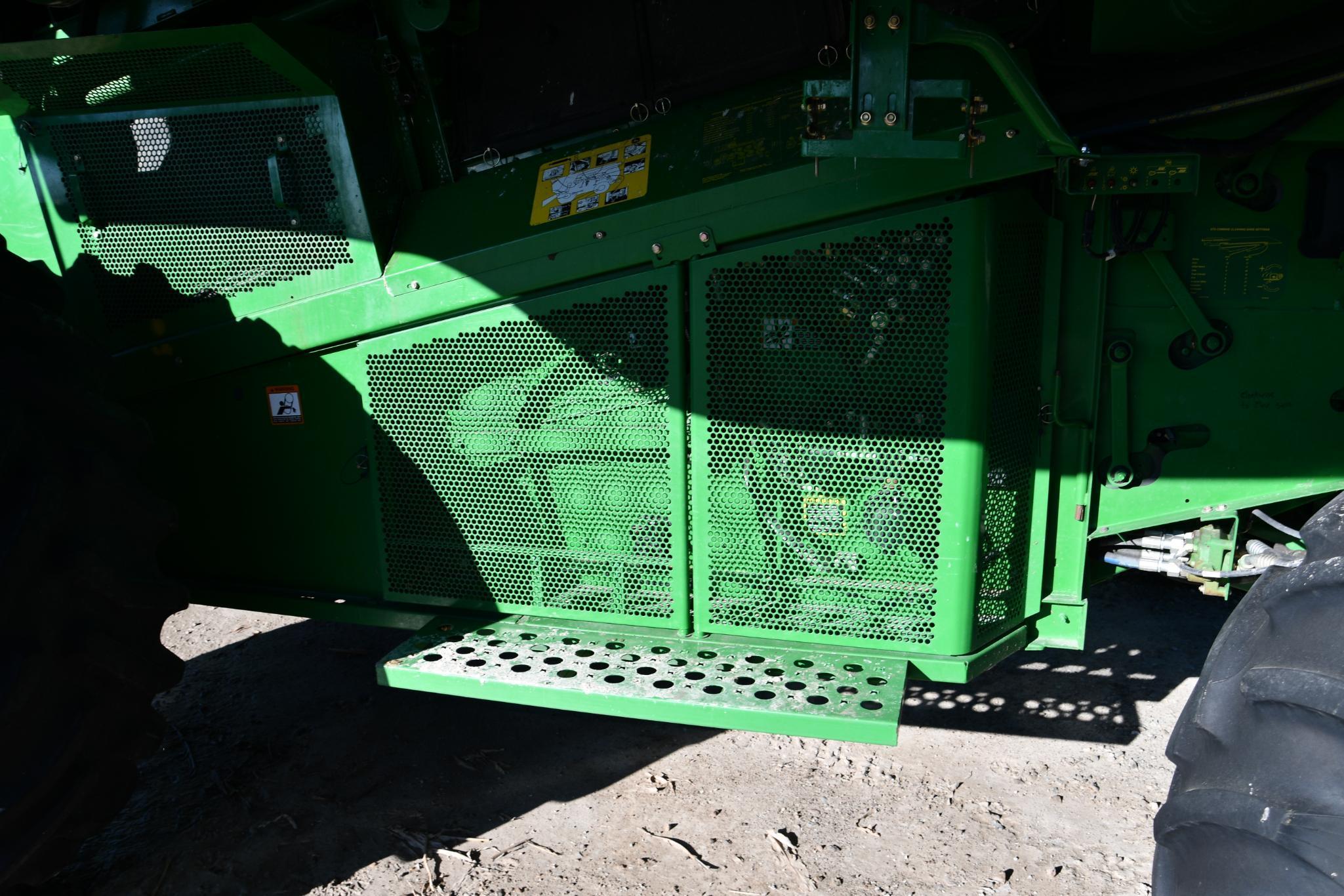 2006 John Deere 9560 STS 4wd combine