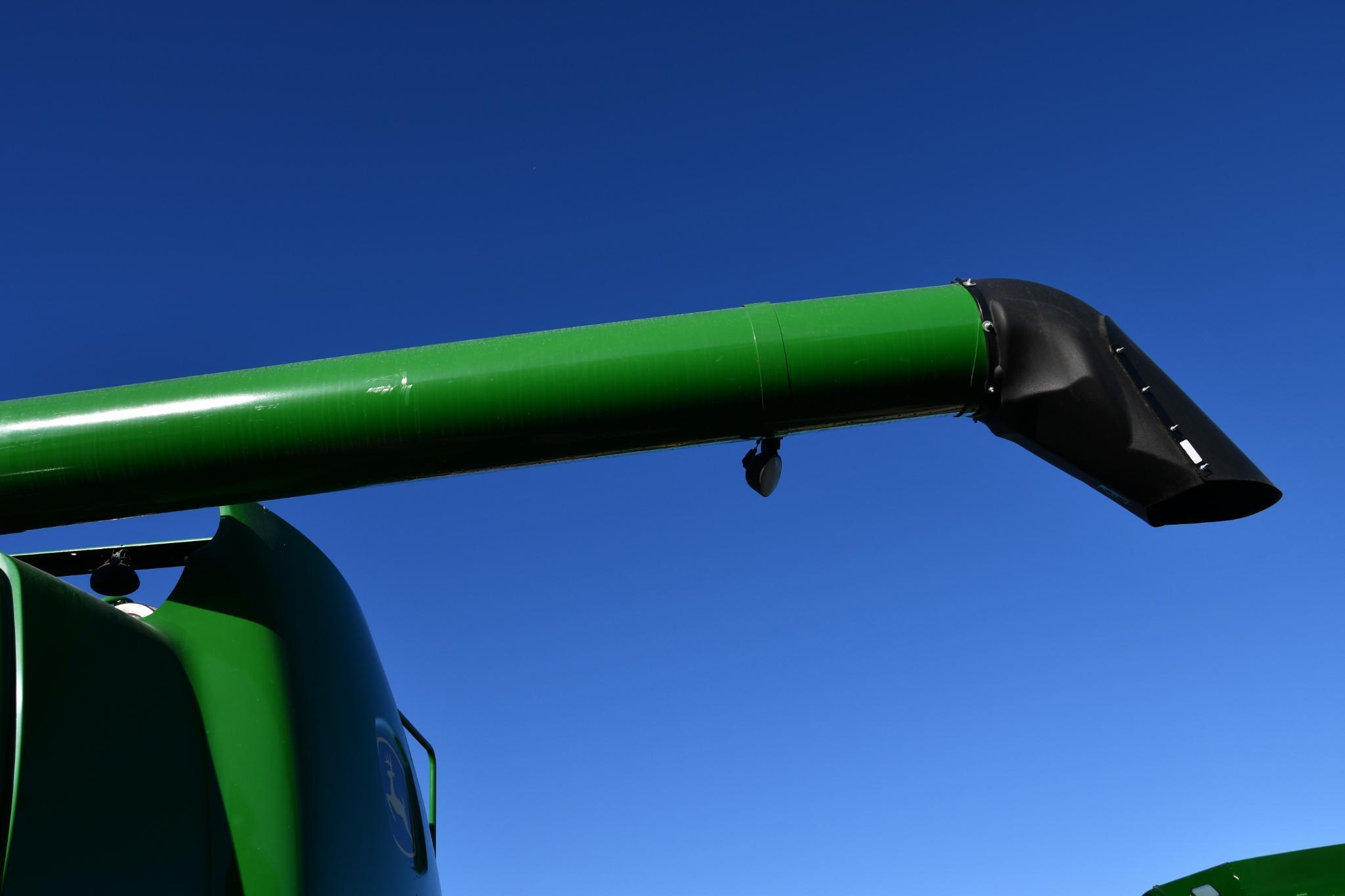 2006 John Deere 9560 STS 4wd combine