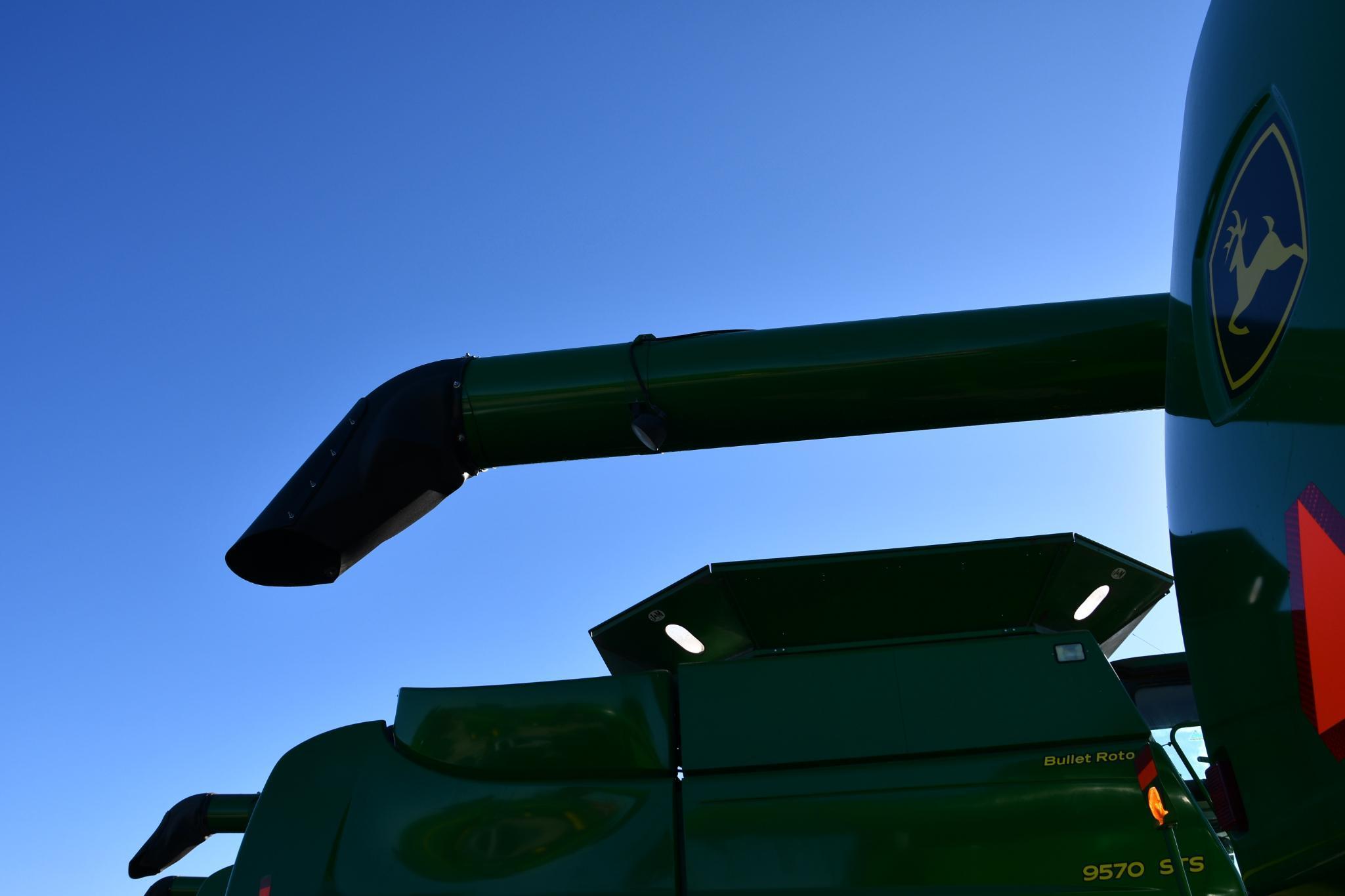 2006 John Deere 9560 STS 4wd combine