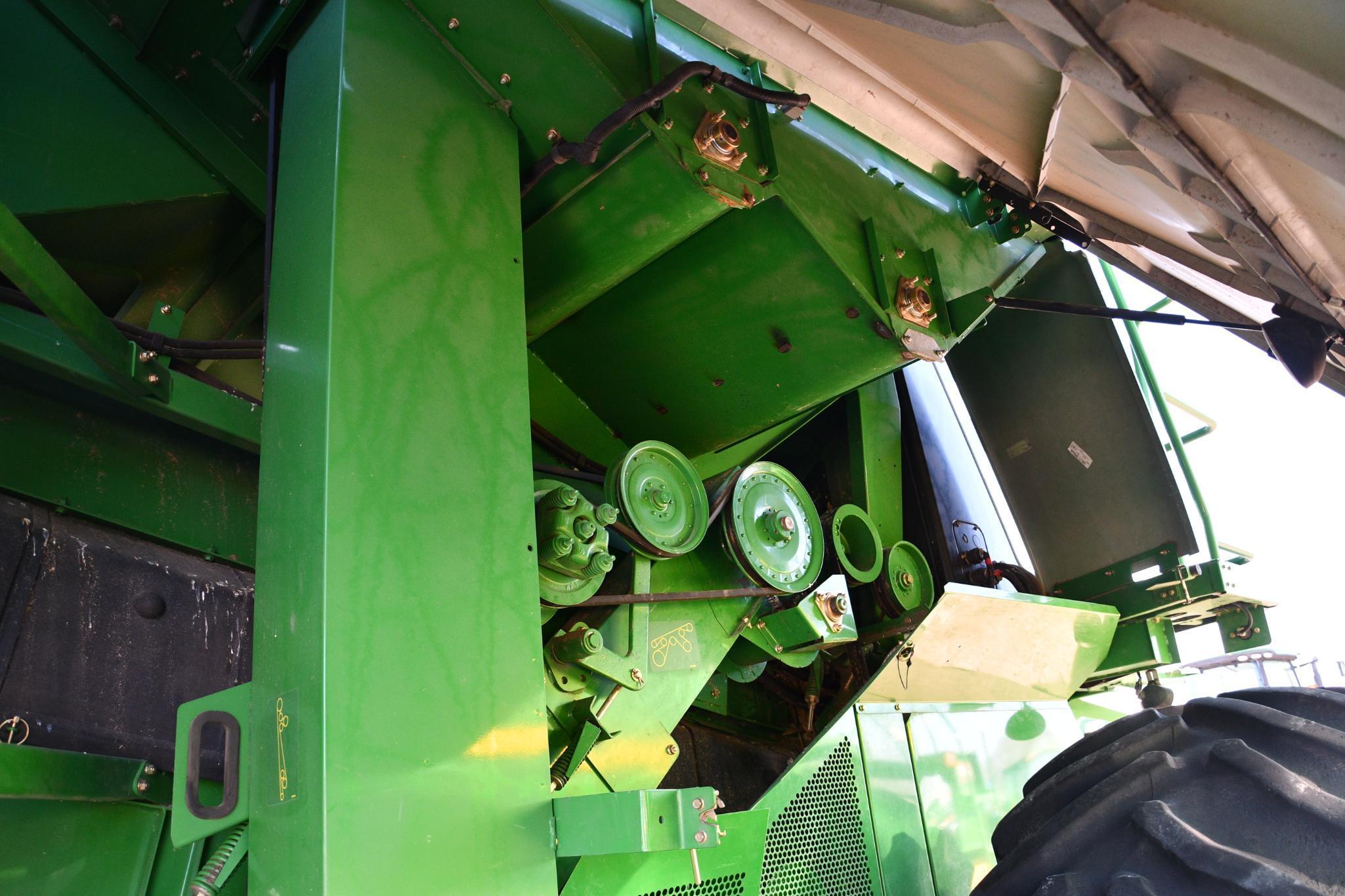 2006 John Deere 9560 STS 4wd combine