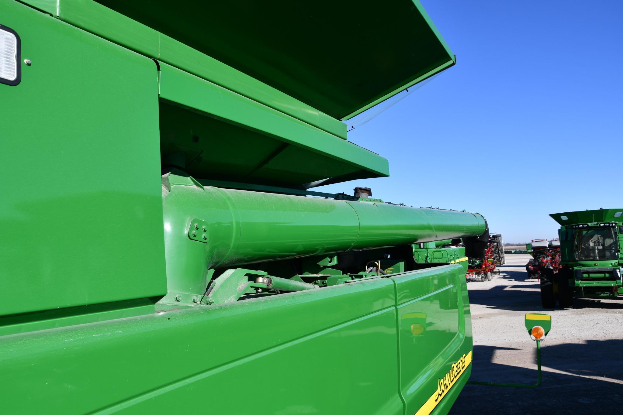 2006 John Deere 9560 STS 4wd combine