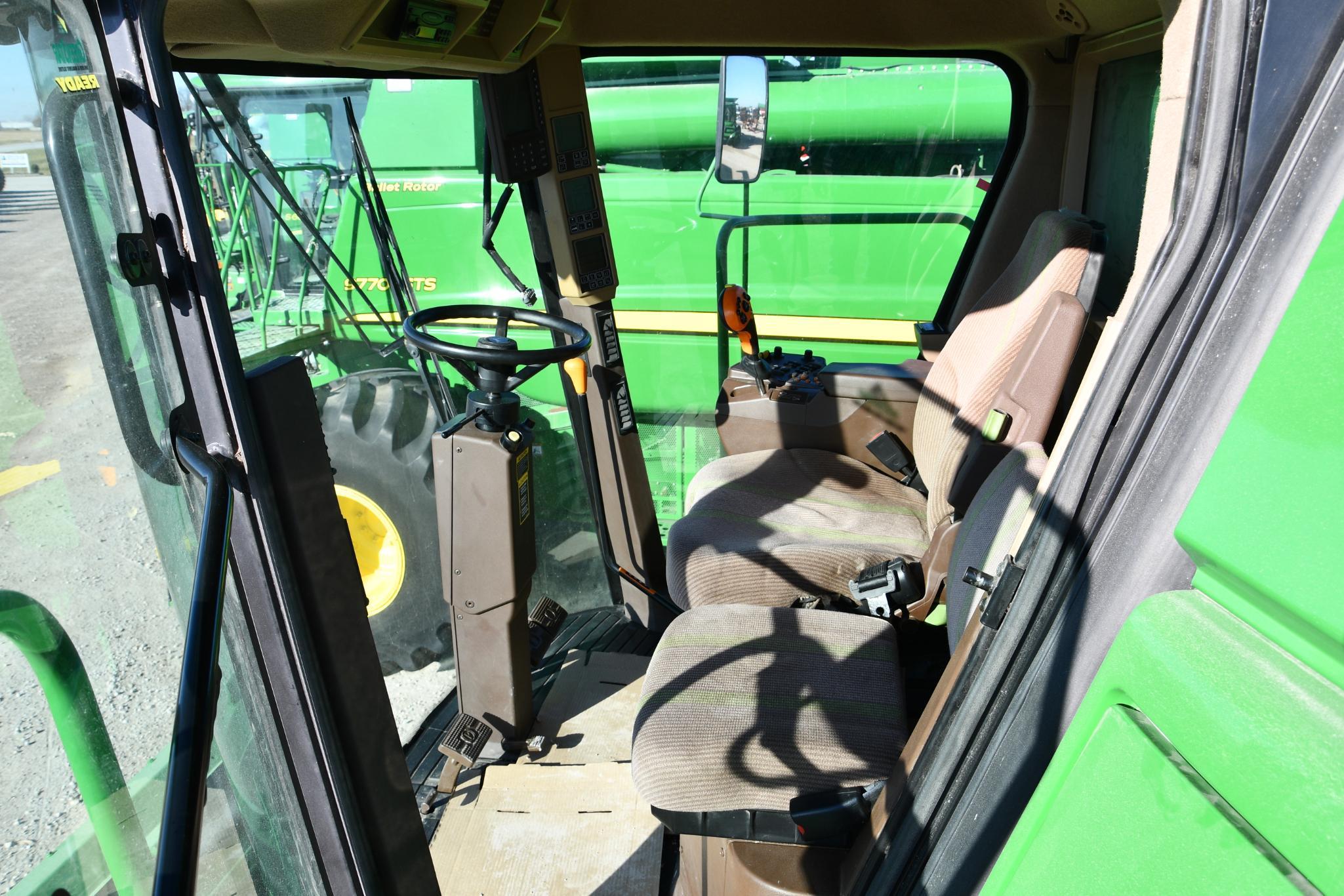 2006 John Deere 9560 STS 4wd combine