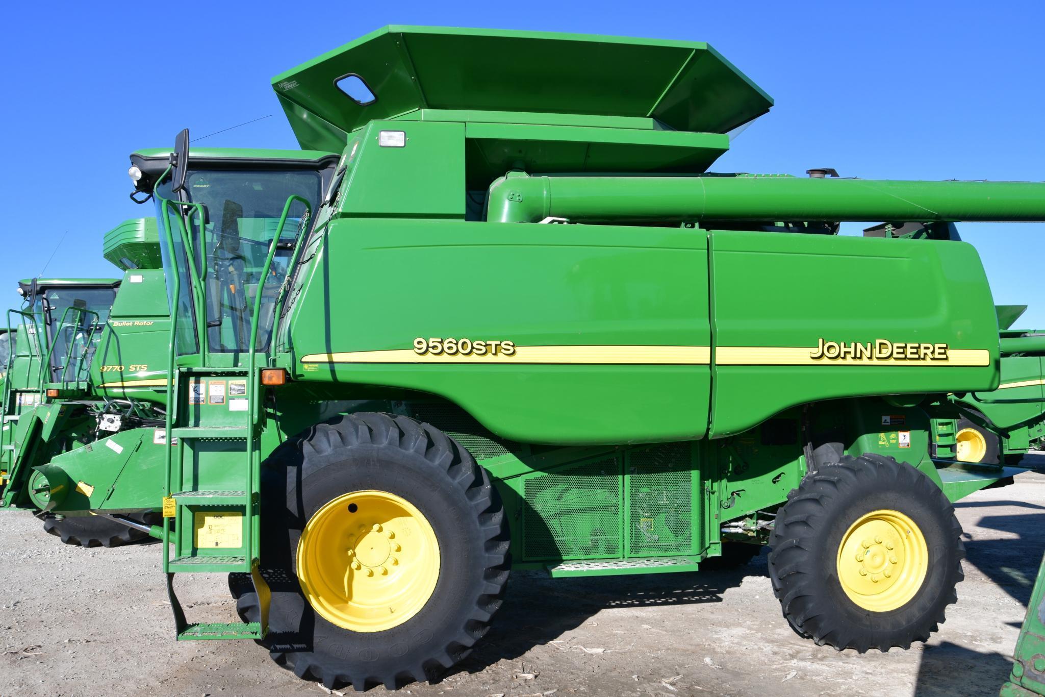 2006 John Deere 9560 STS 4wd combine