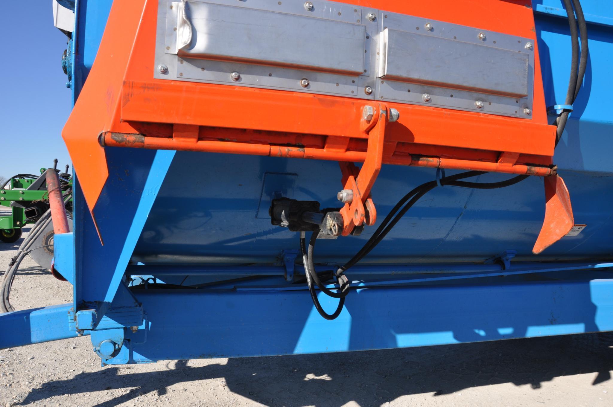 Rissler TR488 feed wagon