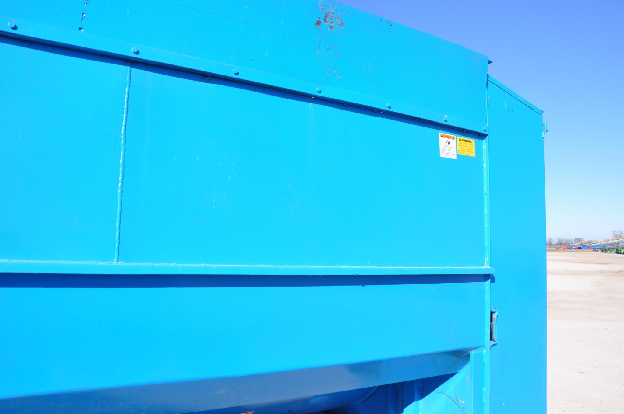 Rissler TR488 feed wagon