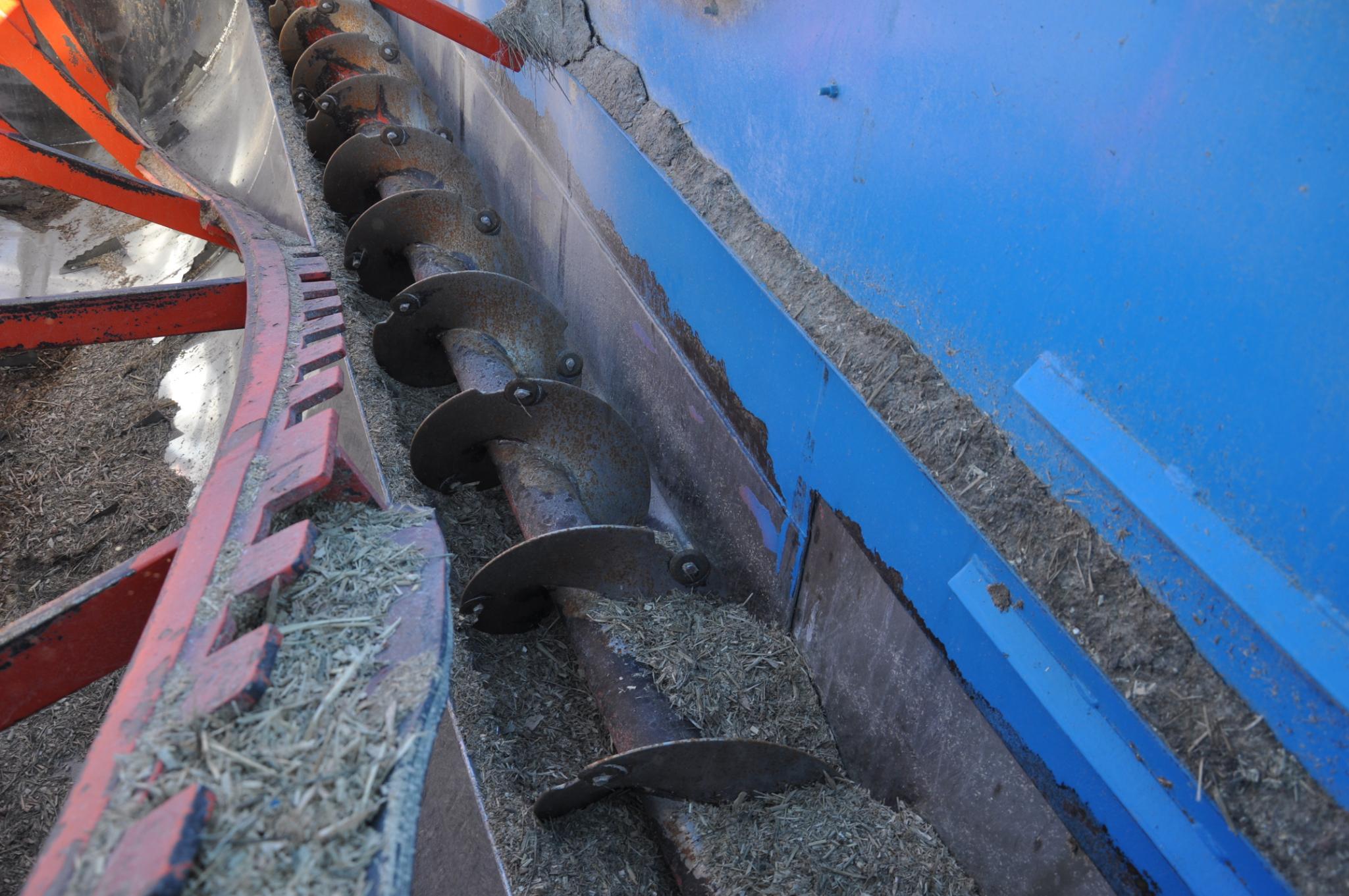 Rissler TR488 feed wagon