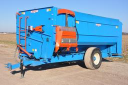 Rissler TR488 feed wagon