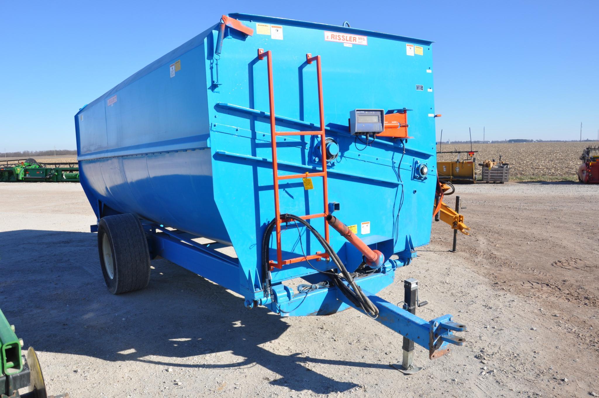 Rissler TR488 feed wagon