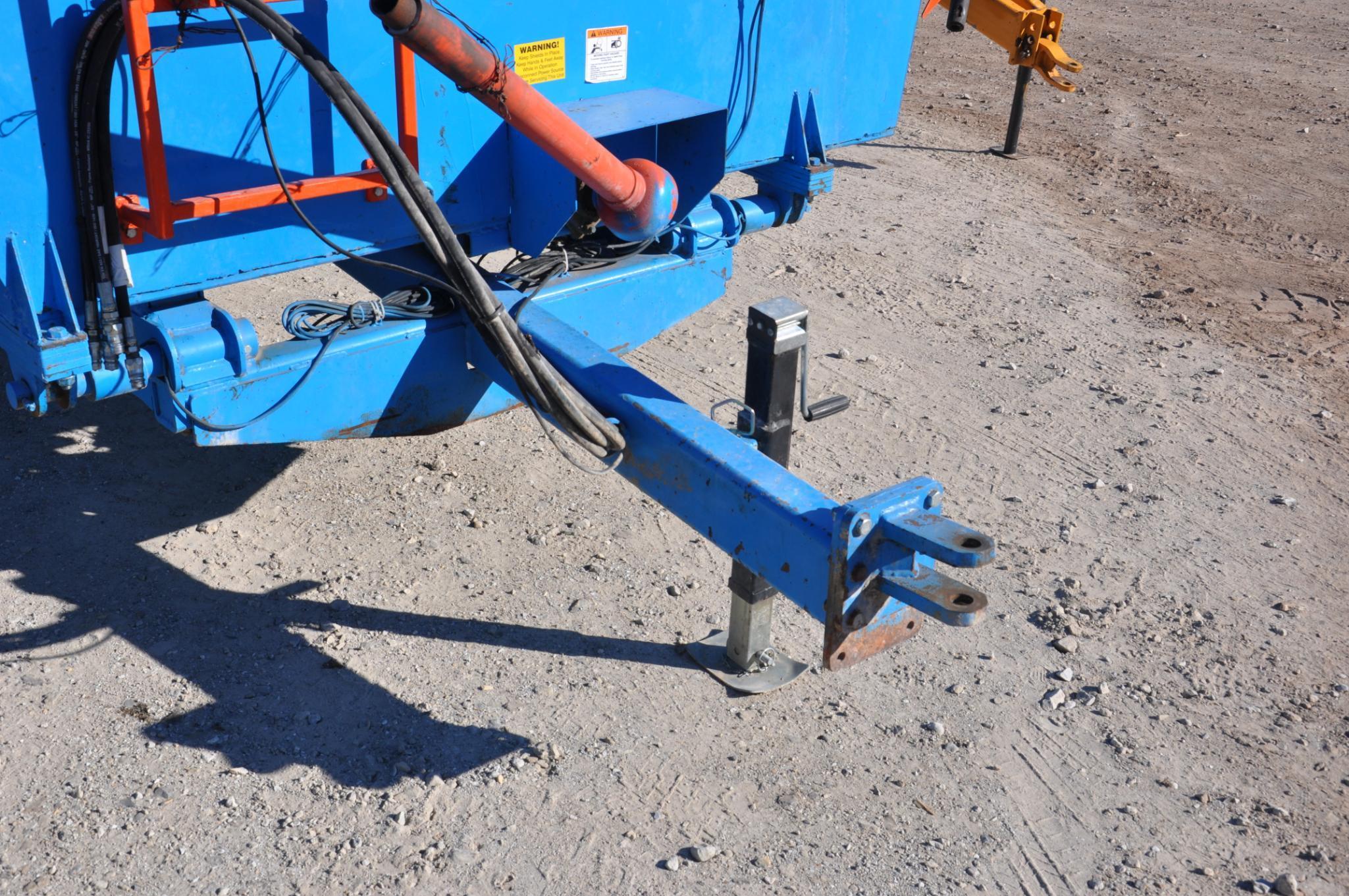 Rissler TR488 feed wagon