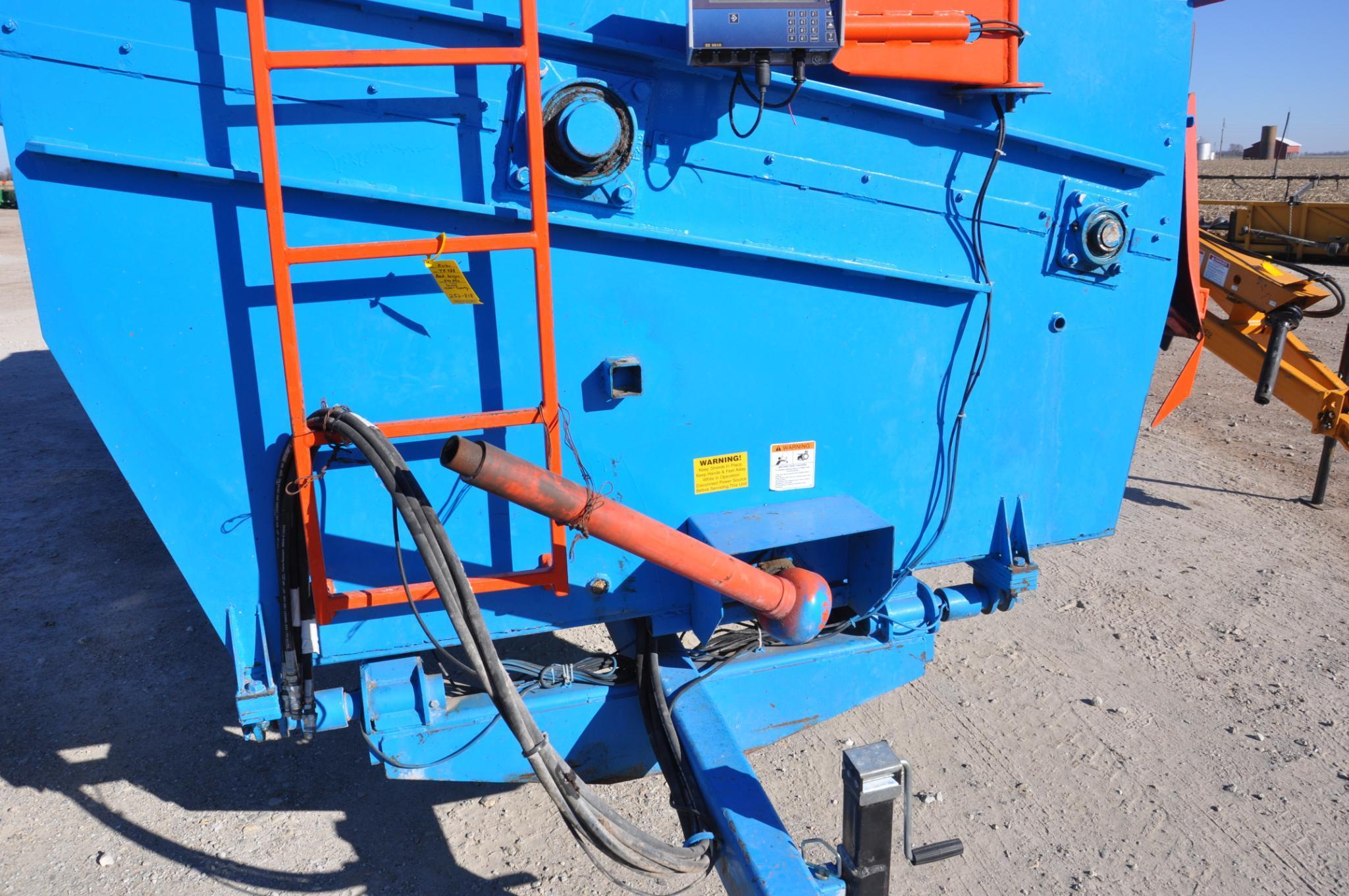 Rissler TR488 feed wagon