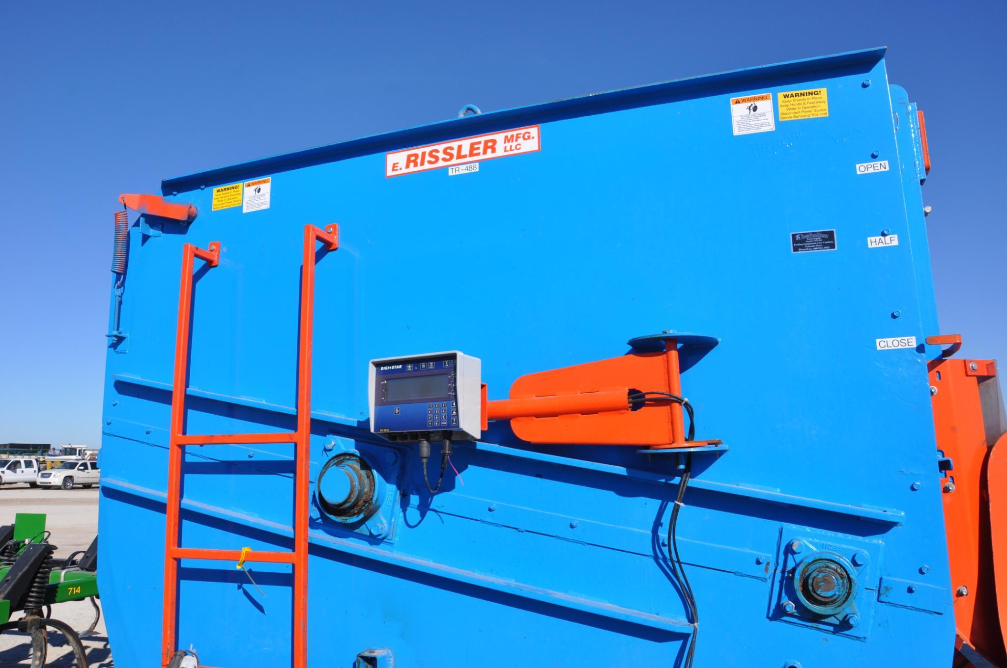 Rissler TR488 feed wagon